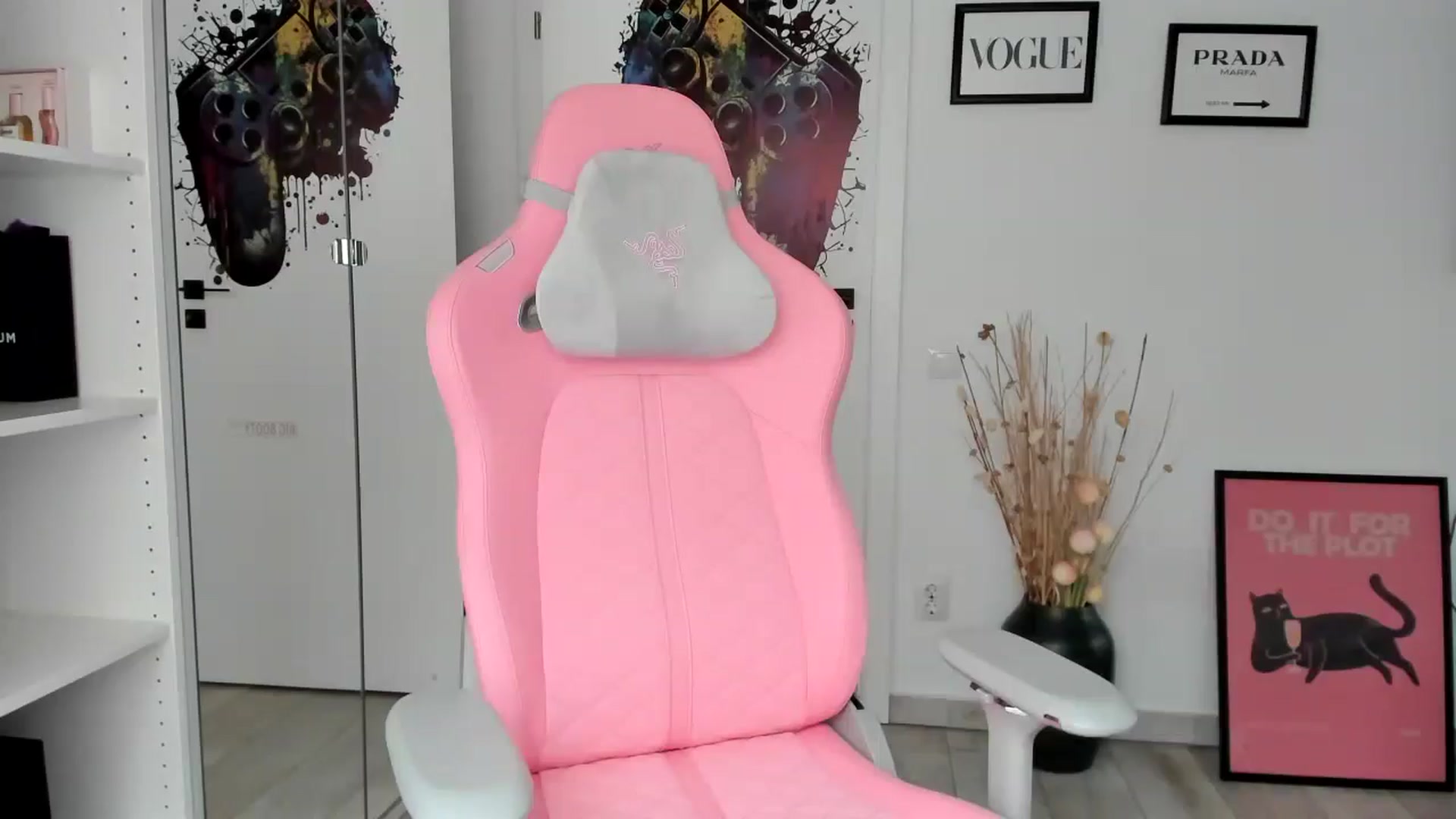 Gallery image thumbnail from Vickyy99's myfreecams stream on, 11/12/2025, 12:57 image 19 of 20
