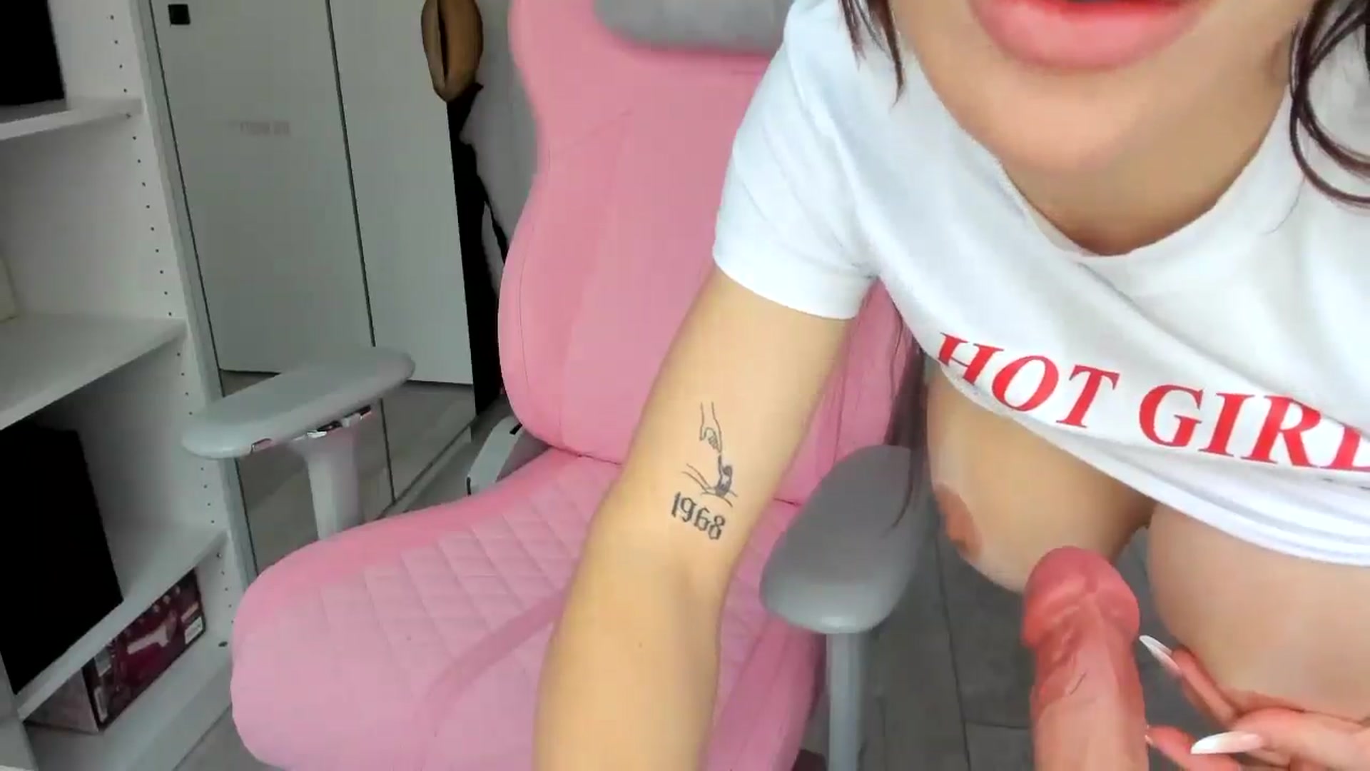 Gallery image thumbnail from Vickyy99's myfreecams stream on, 11/12/2025, 13:17 image 11 of 20