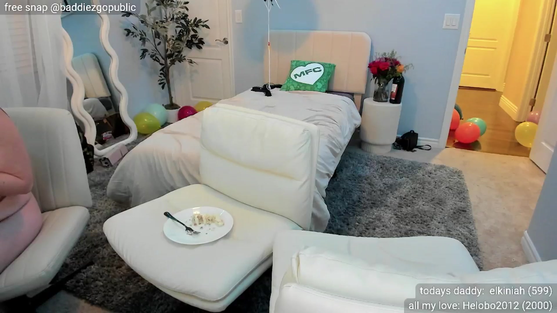 Gallery image thumbnail from VictoriaFox's myfreecams stream on, 07/23/2024, 08:32 image 13 of 20