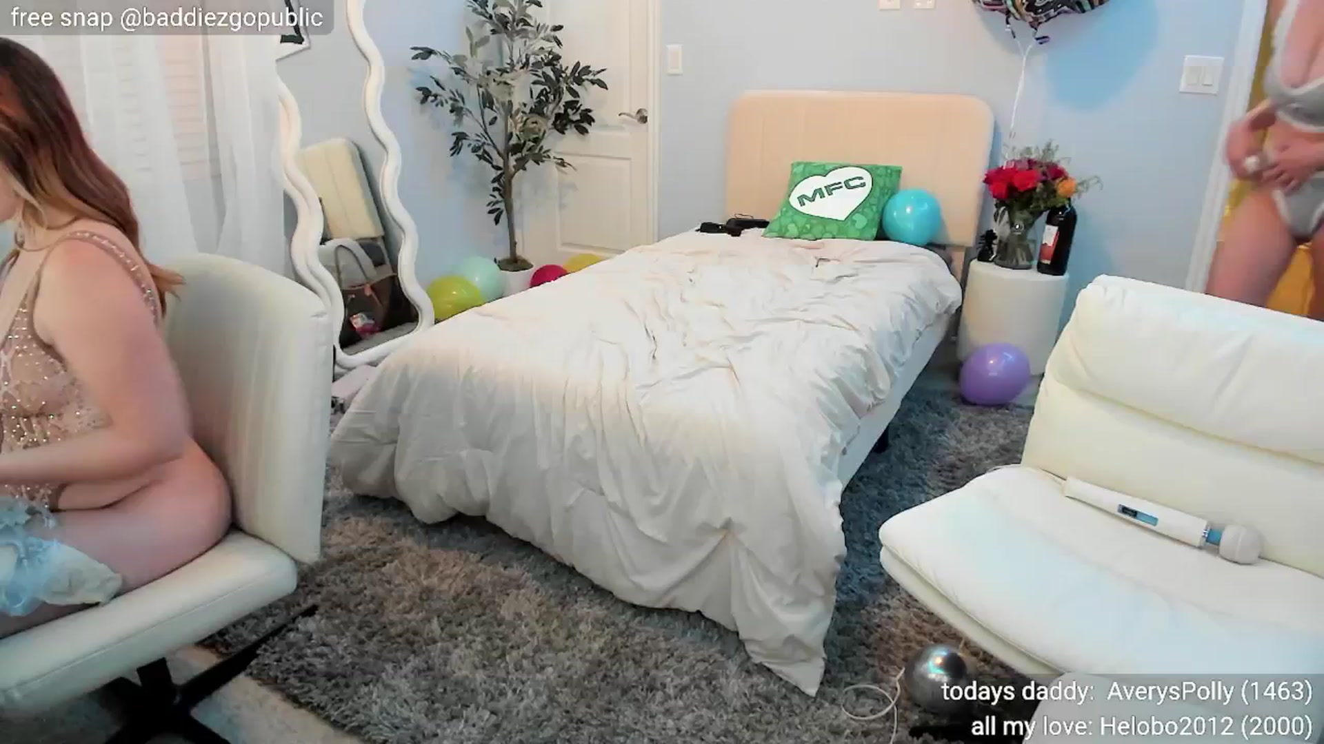Gallery image thumbnail from VictoriaFox's myfreecams stream on, 07/23/2024, 08:32 image 1 of 20