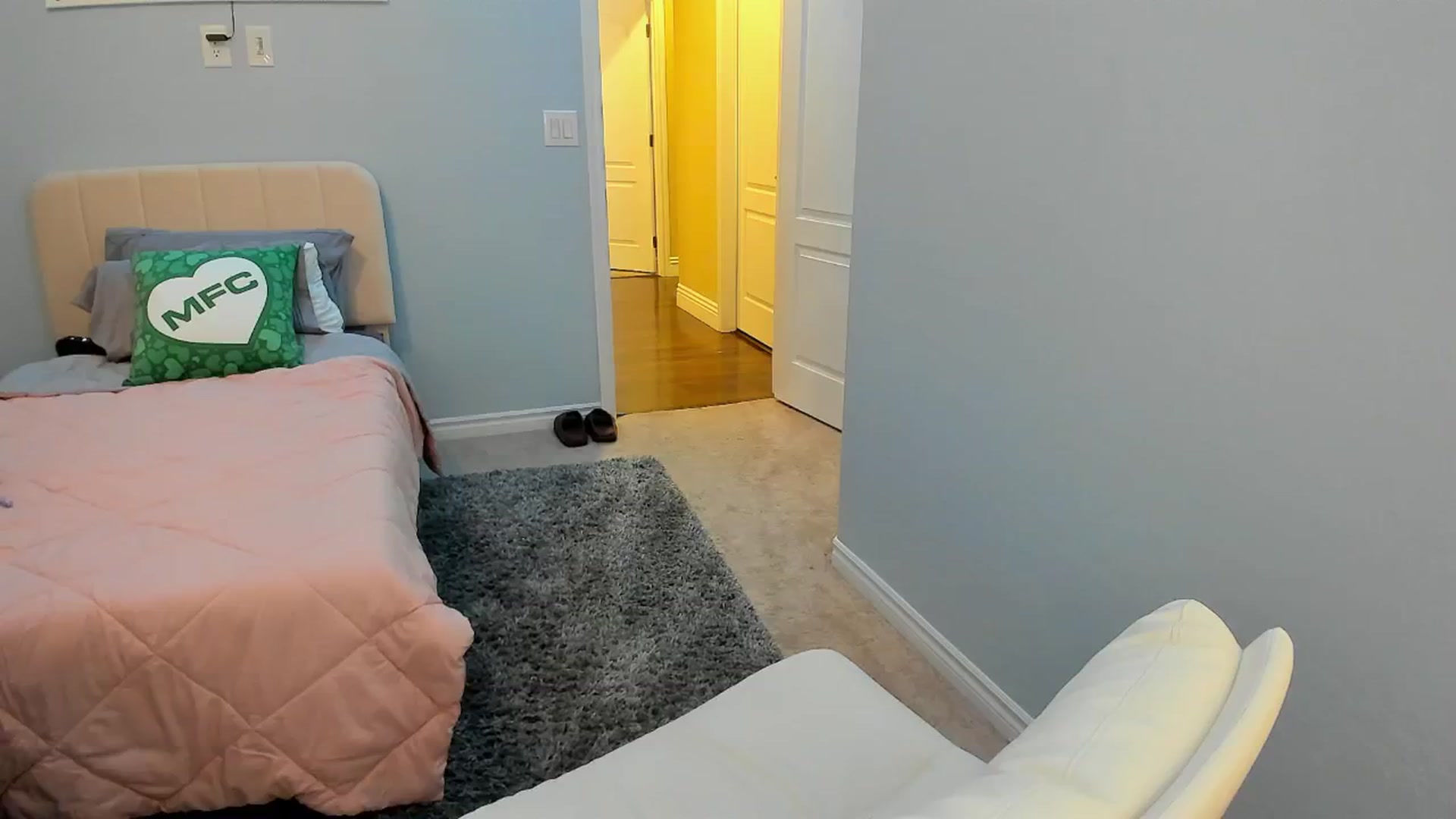 Gallery image thumbnail from VictoriaFox's myfreecams stream on, 08/30/2024, 07:29 image 10 of 20