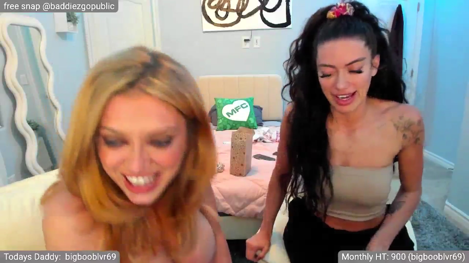 Gallery image thumbnail from VictoriaFox's myfreecams stream on, 09/11/2024, 07:14 image 4 of 20