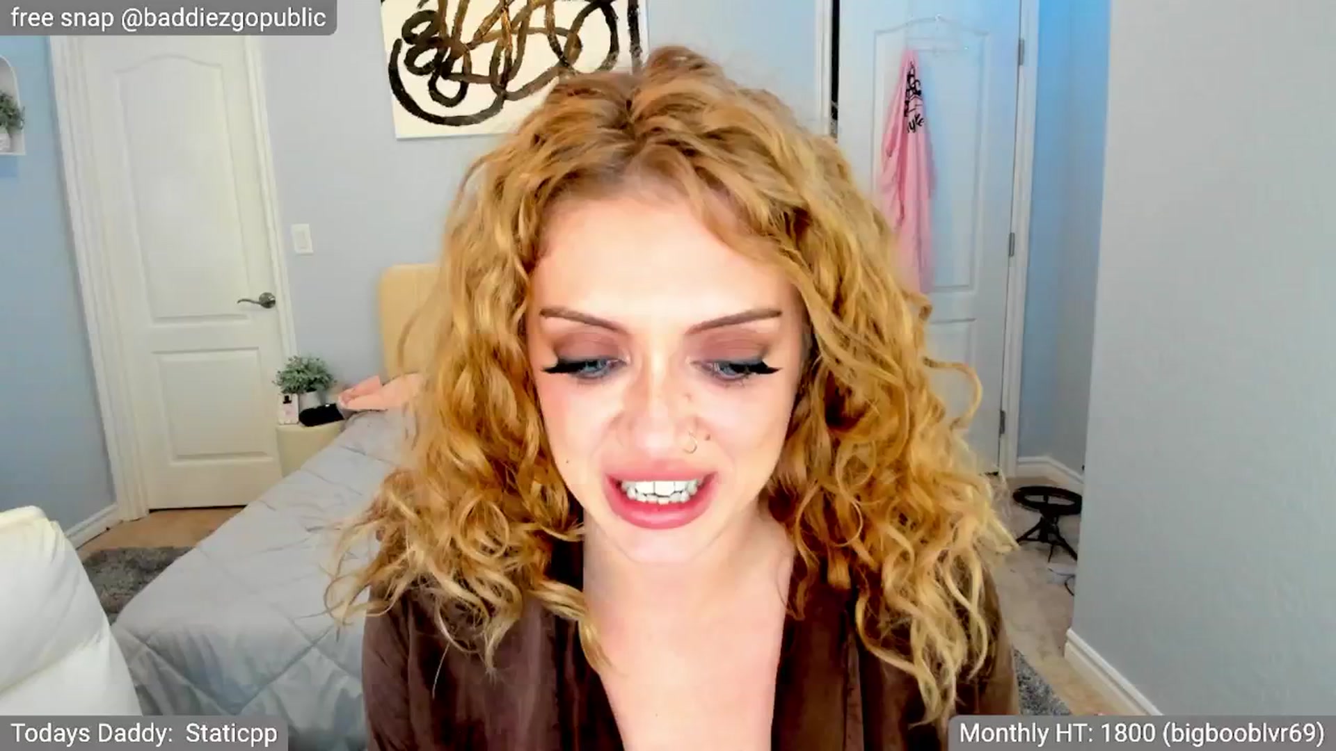 Gallery image thumbnail from VictoriaFox's myfreecams stream on, 09/22/2024, 08:51 image 15 of 20