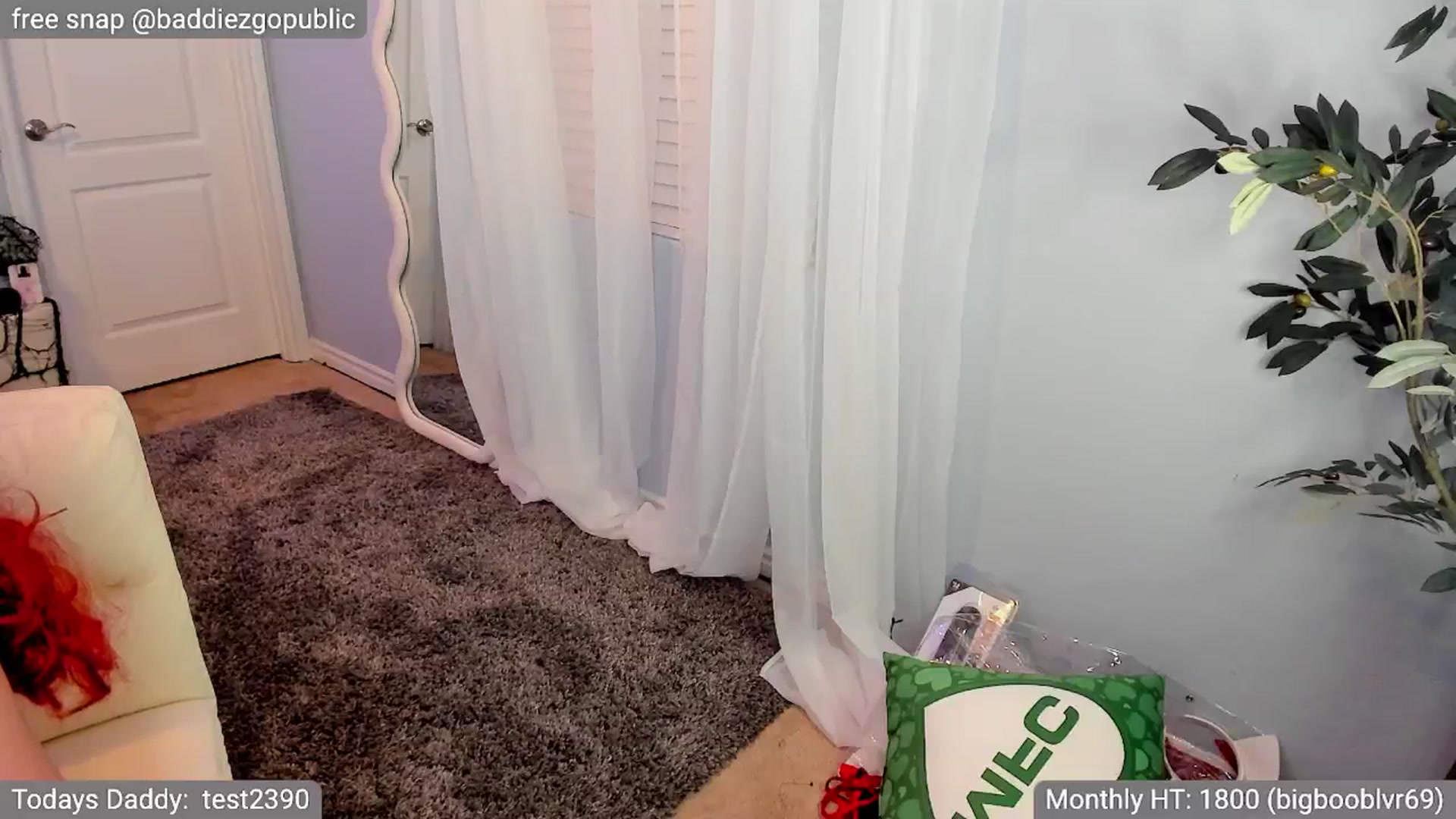 Gallery image thumbnail from VictoriaFox's myfreecams stream on, 10/17/2024, 06:50 image 12 of 20