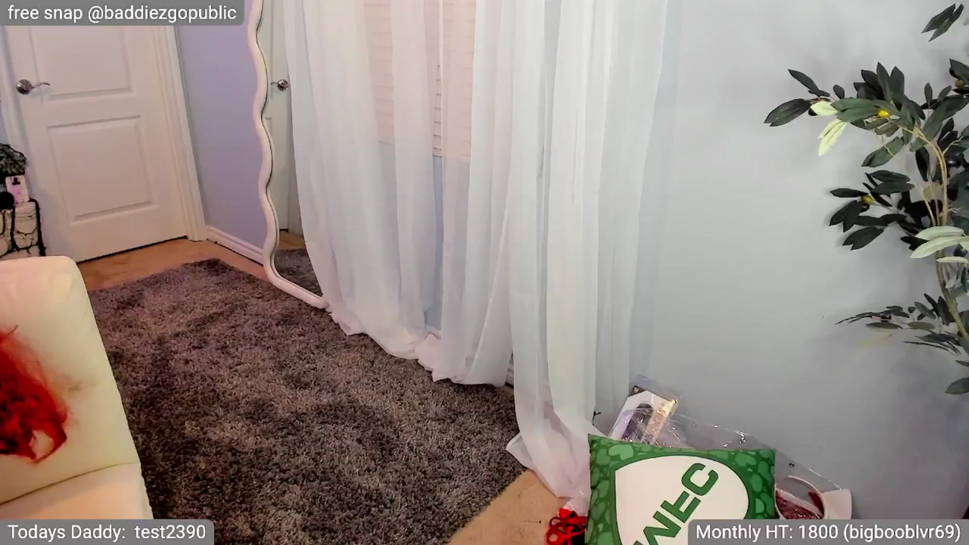 Gallery image thumbnail from VictoriaFox's myfreecams stream on, 10/17/2024, 06:50 image 13 of 20