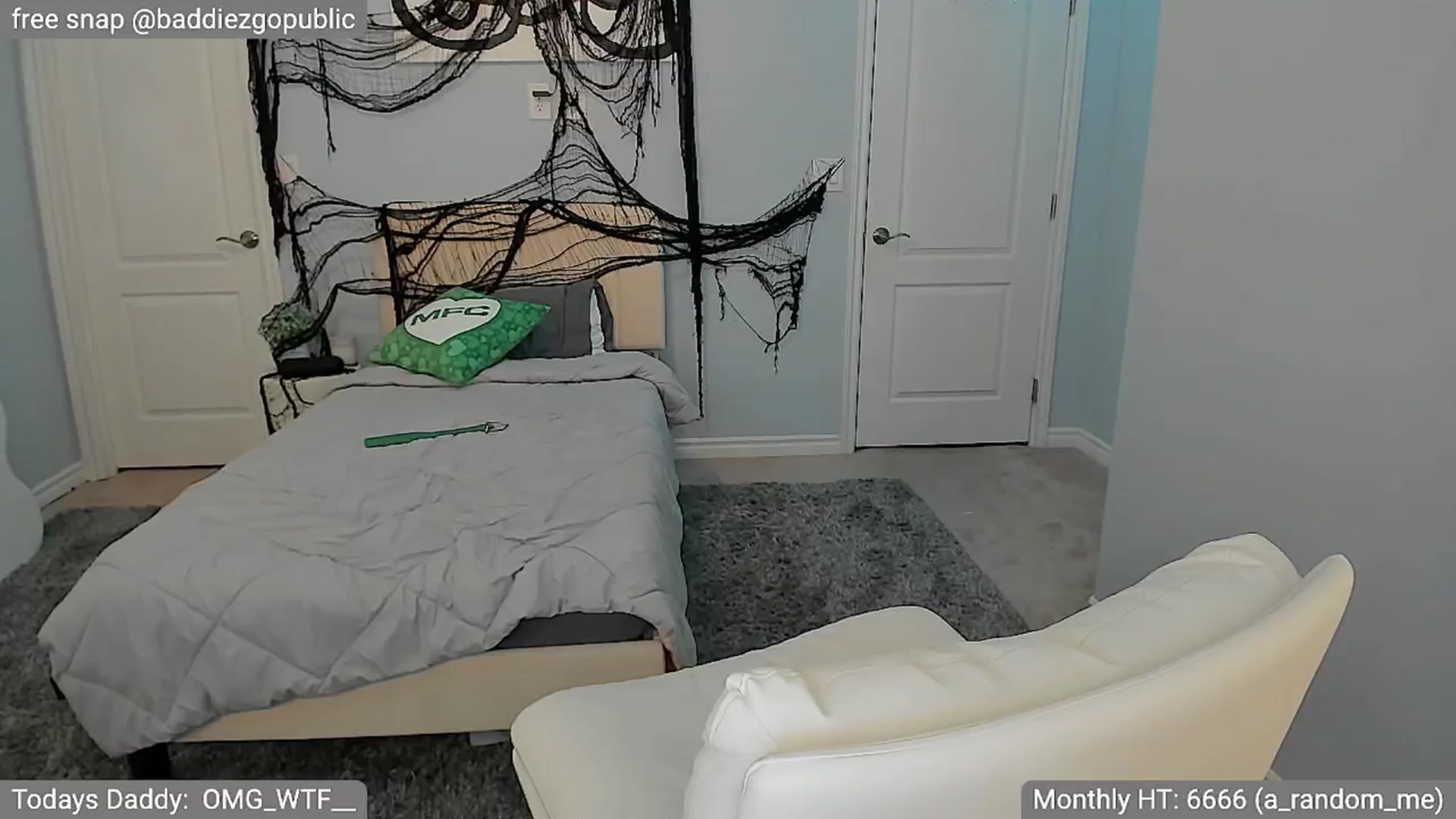 Gallery image thumbnail from VictoriaFox's myfreecams stream on, 10/26/2024, 11:08 image 19 of 20
