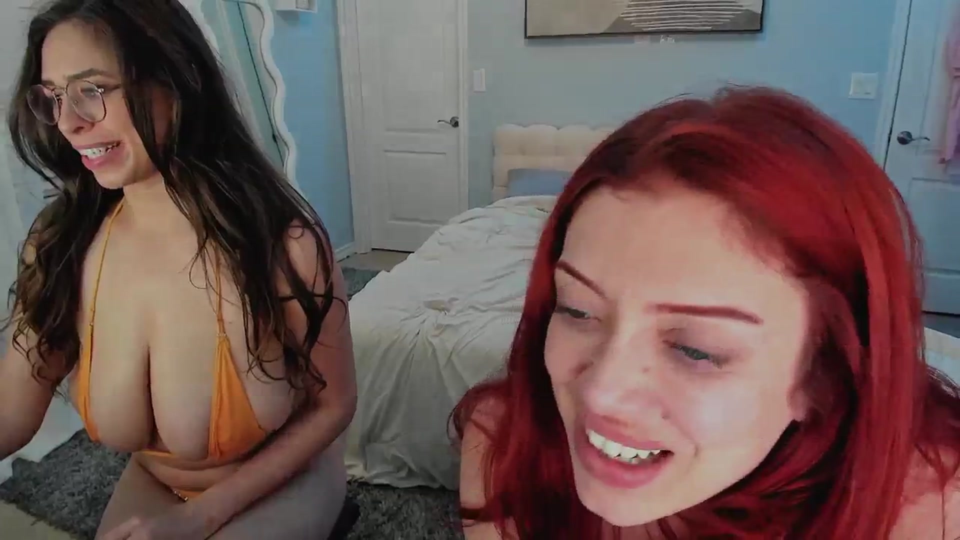 Gallery image thumbnail from VictoriaFox's myfreecams stream on, 11/26/2024, 11:32 image 11 of 20