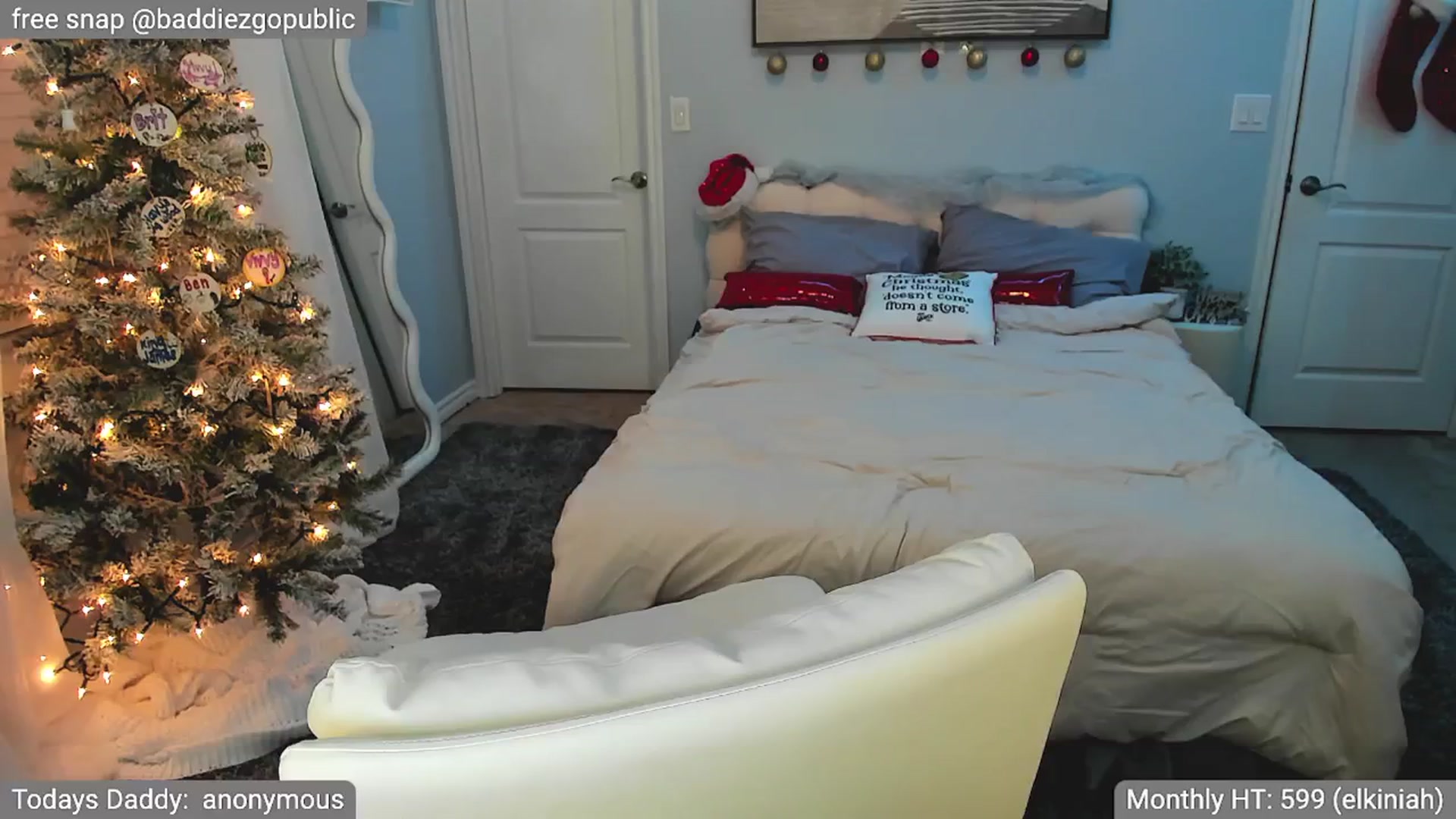 Gallery image thumbnail from VictoriaFox's myfreecams stream on, 12/15/2024, 08:37 image 6 of 20