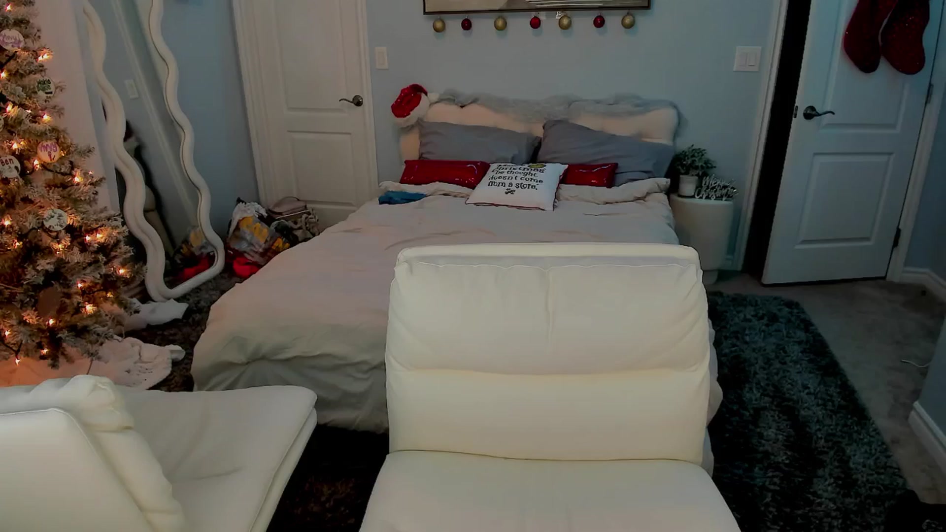 Gallery image thumbnail from VictoriaFox's myfreecams stream on, 12/17/2024, 10:03 image 6 of 20