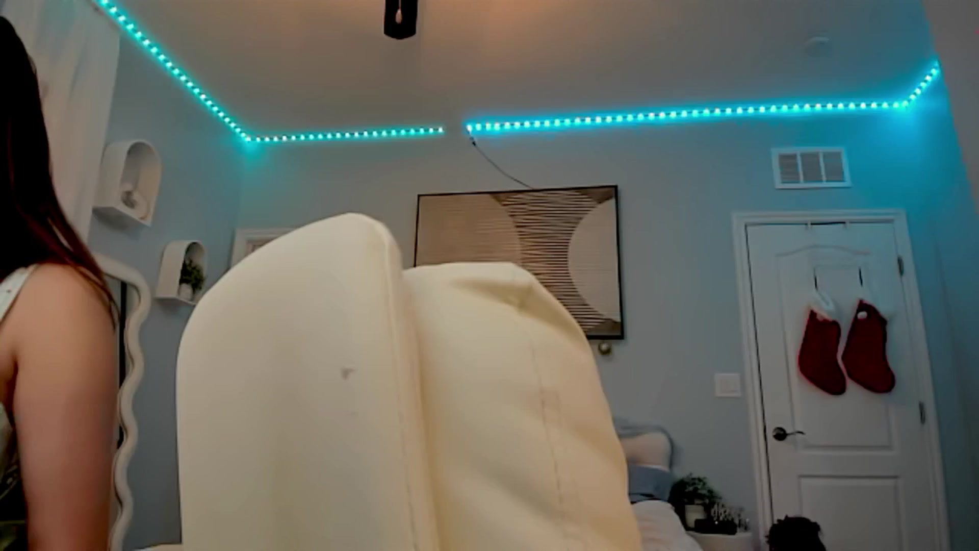 Gallery image thumbnail from VictoriaFox's myfreecams stream on, 12/19/2024, 09:32 image 7 of 20