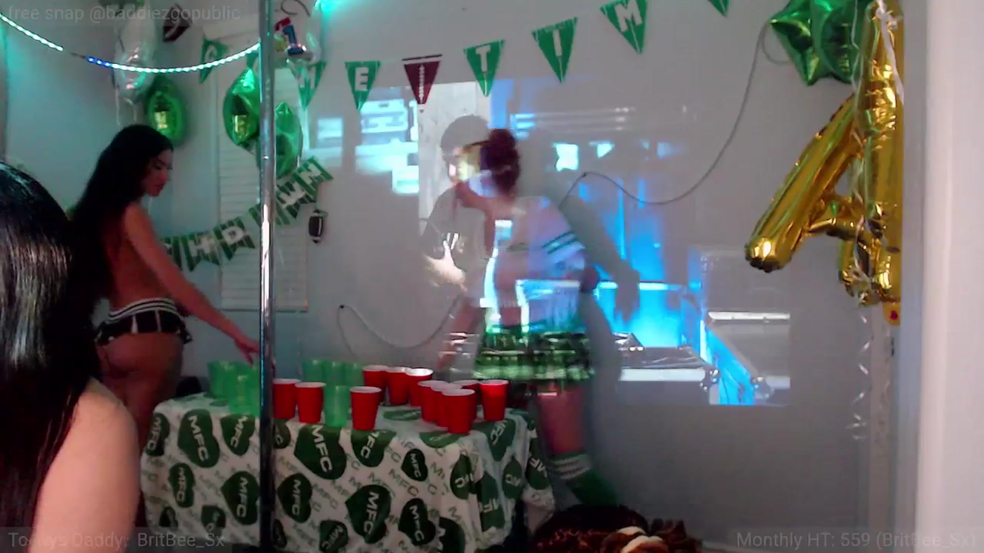 Gallery image thumbnail from VictoriaFox's myfreecams stream on, 02/10/2025, 05:36 image 17 of 20