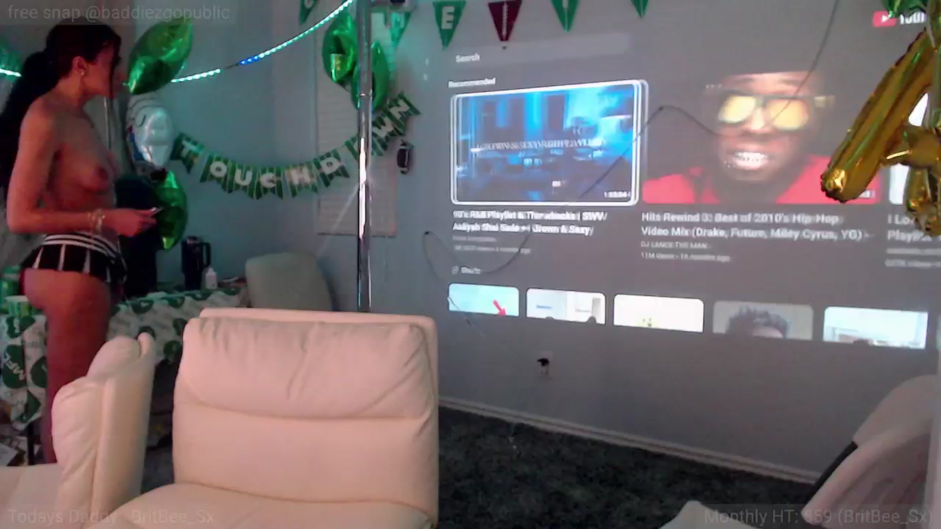 Gallery image thumbnail from VictoriaFox's myfreecams stream on, 02/10/2025, 05:36 image 8 of 20