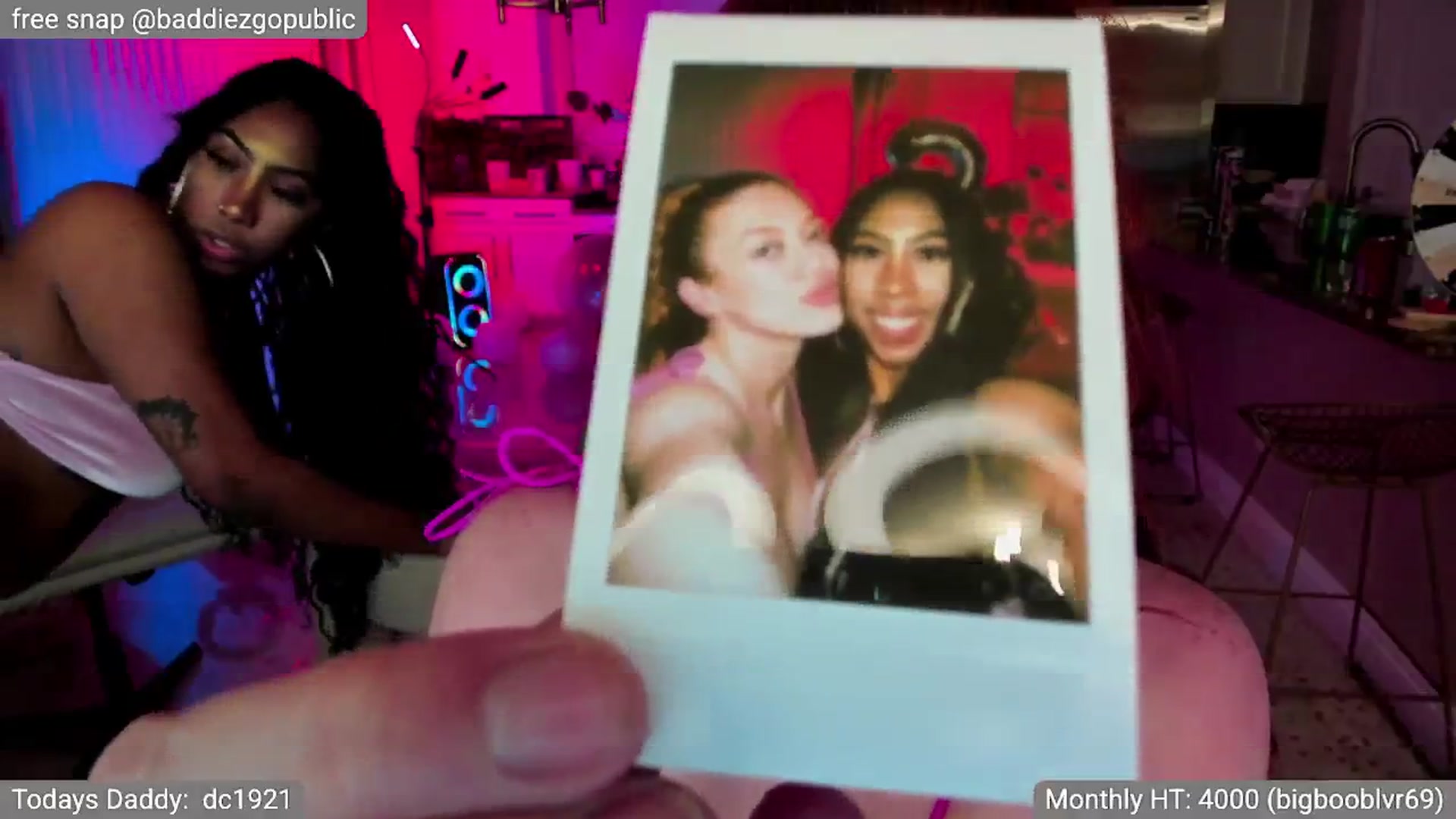 Gallery image thumbnail from VictoriaFox's myfreecams stream on, 03/19/2025, 12:08 image 17 of 20