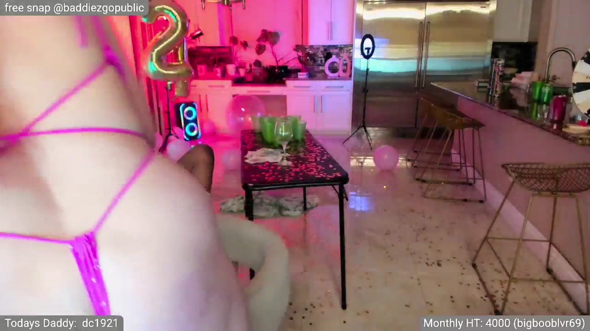 Gallery image thumbnail from VictoriaFox's myfreecams stream on, 03/19/2025, 12:08 image 7 of 20