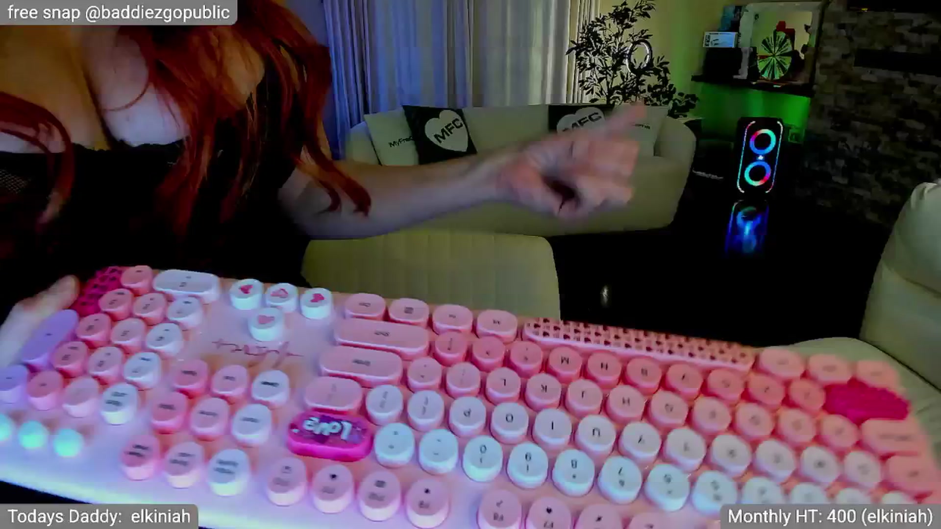 Gallery image thumbnail from VictoriaFox's myfreecams stream on, 04/07/2025, 07:51 image 11 of 20