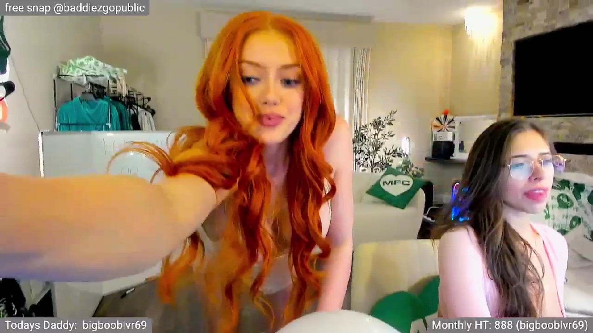 Gallery image thumbnail from VictoriaFox's myfreecams stream on, 04/08/2025, 08:29 image 8 of 20