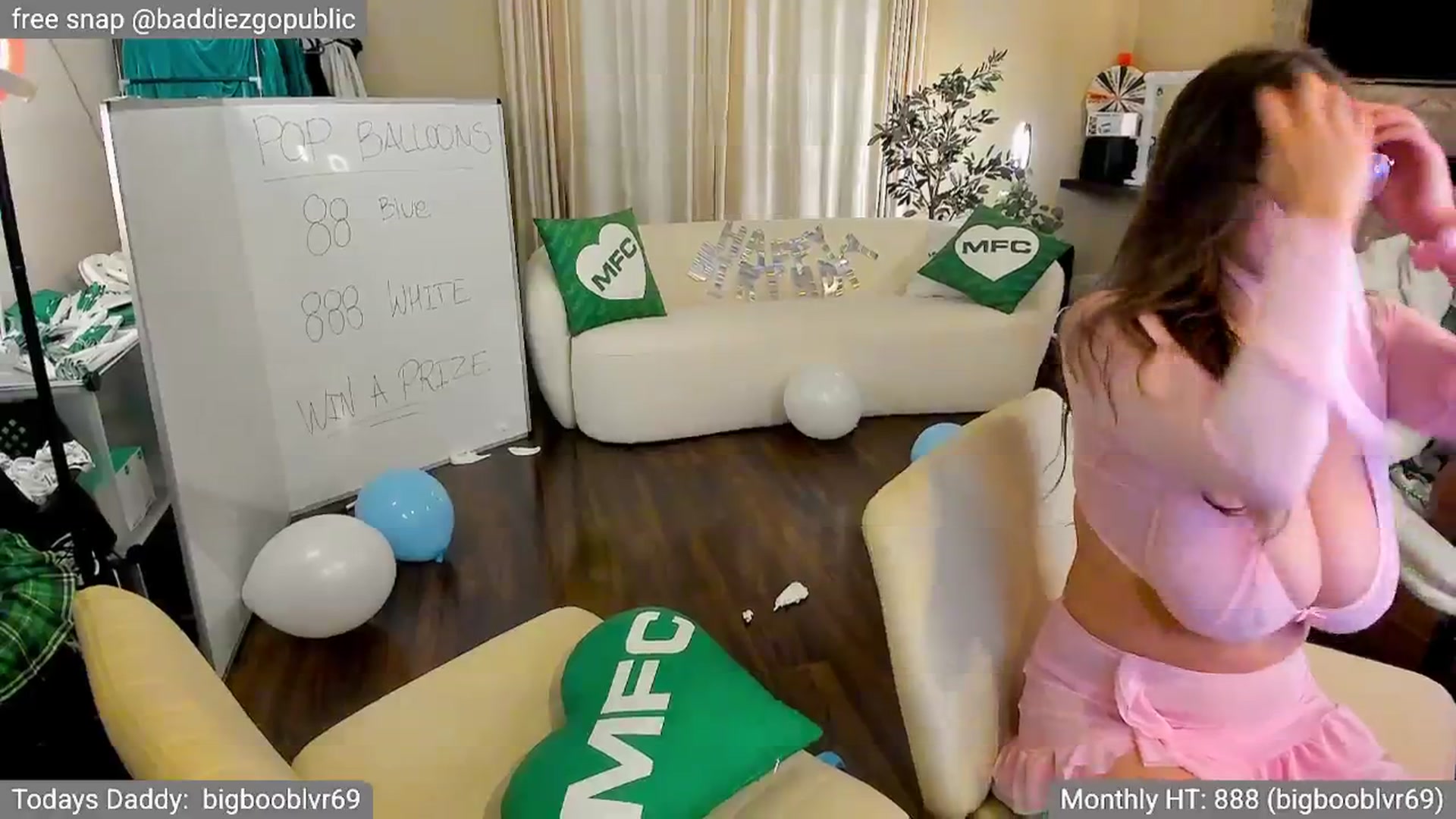 Gallery image thumbnail from VictoriaFox's myfreecams stream on, 04/08/2025, 08:29 image 12 of 20