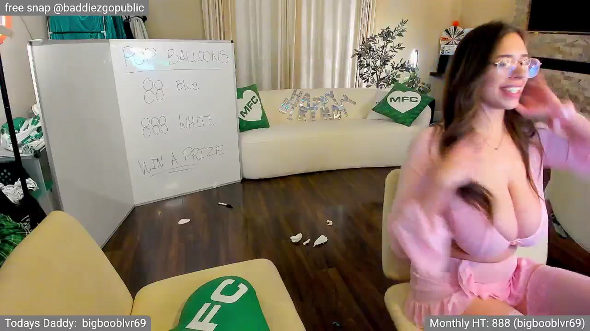 Gallery image thumbnail from VictoriaFox's myfreecams stream on, 04/08/2025, 08:29 image 20 of 20
