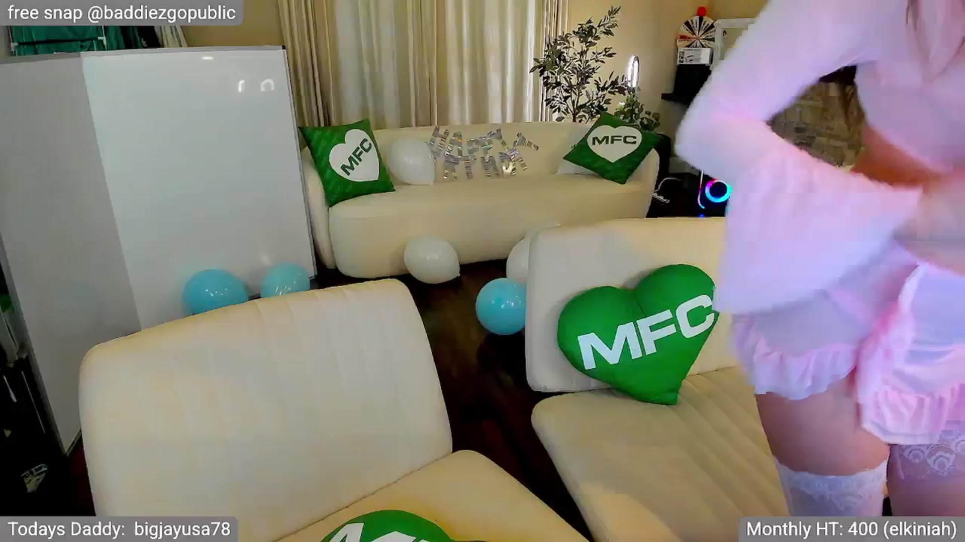 Gallery image thumbnail from VictoriaFox's myfreecams stream on, 04/08/2025, 08:29 image 2 of 20