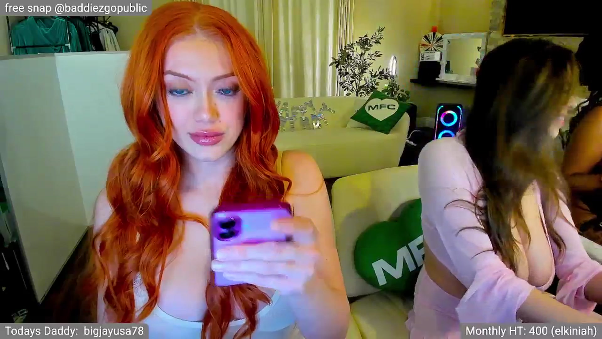 Gallery image thumbnail from VictoriaFox's myfreecams stream on, 04/08/2025, 08:29 image 6 of 20