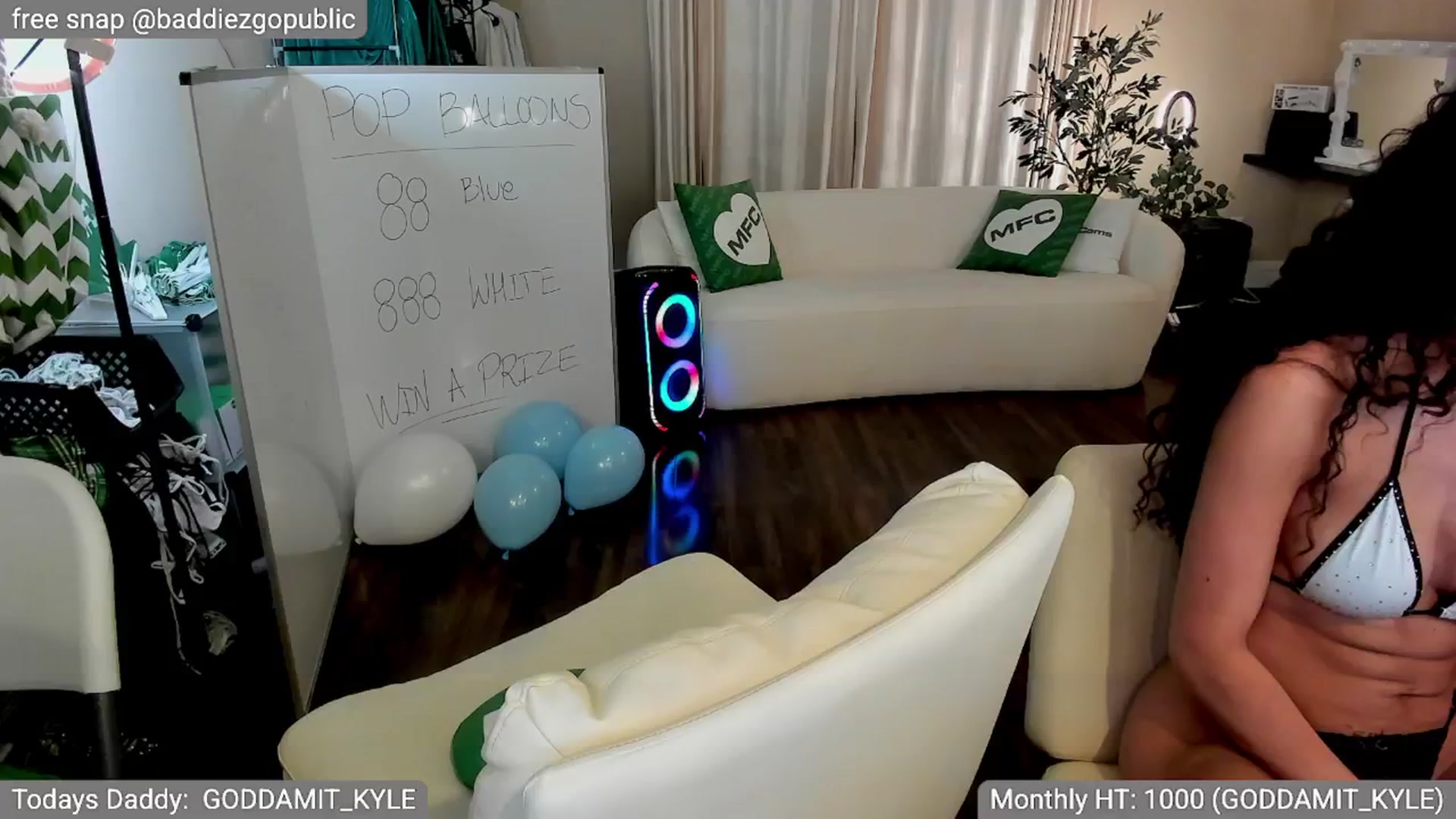 Gallery image thumbnail from VictoriaFox's myfreecams stream on, 04/11/2025, 08:15 image 7 of 20