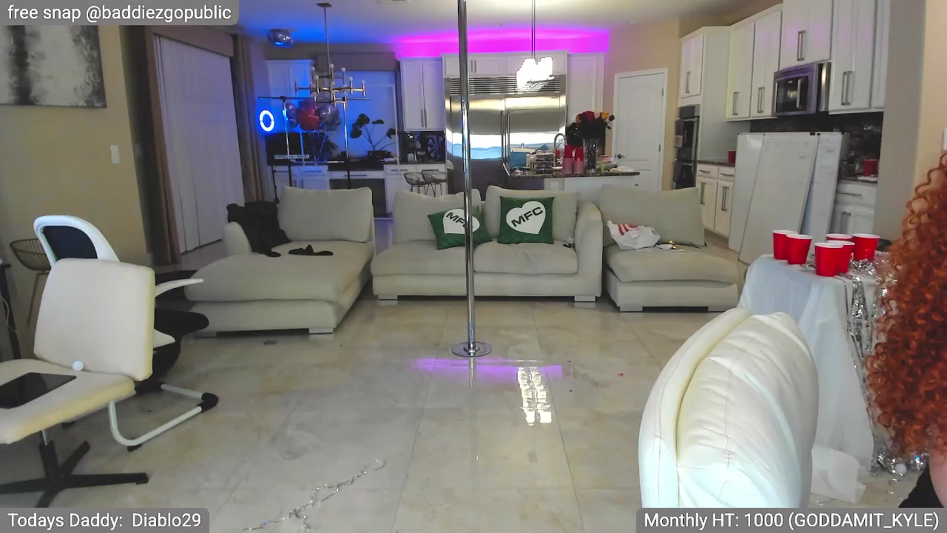 Gallery image thumbnail from VictoriaFox's myfreecams stream on, 04/23/2025, 09:29 image 13 of 20