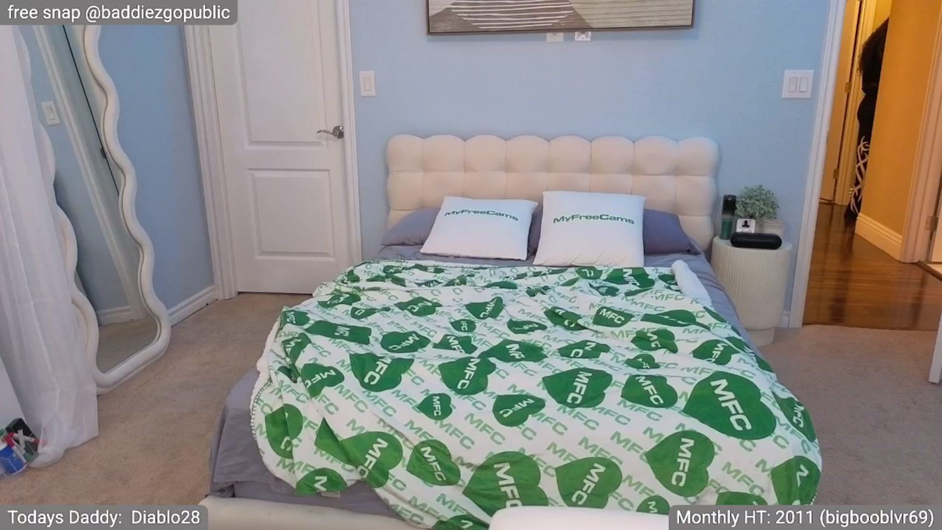 Gallery image thumbnail from VictoriaFox's myfreecams stream on, 04/30/2025, 07:52 image 19 of 20