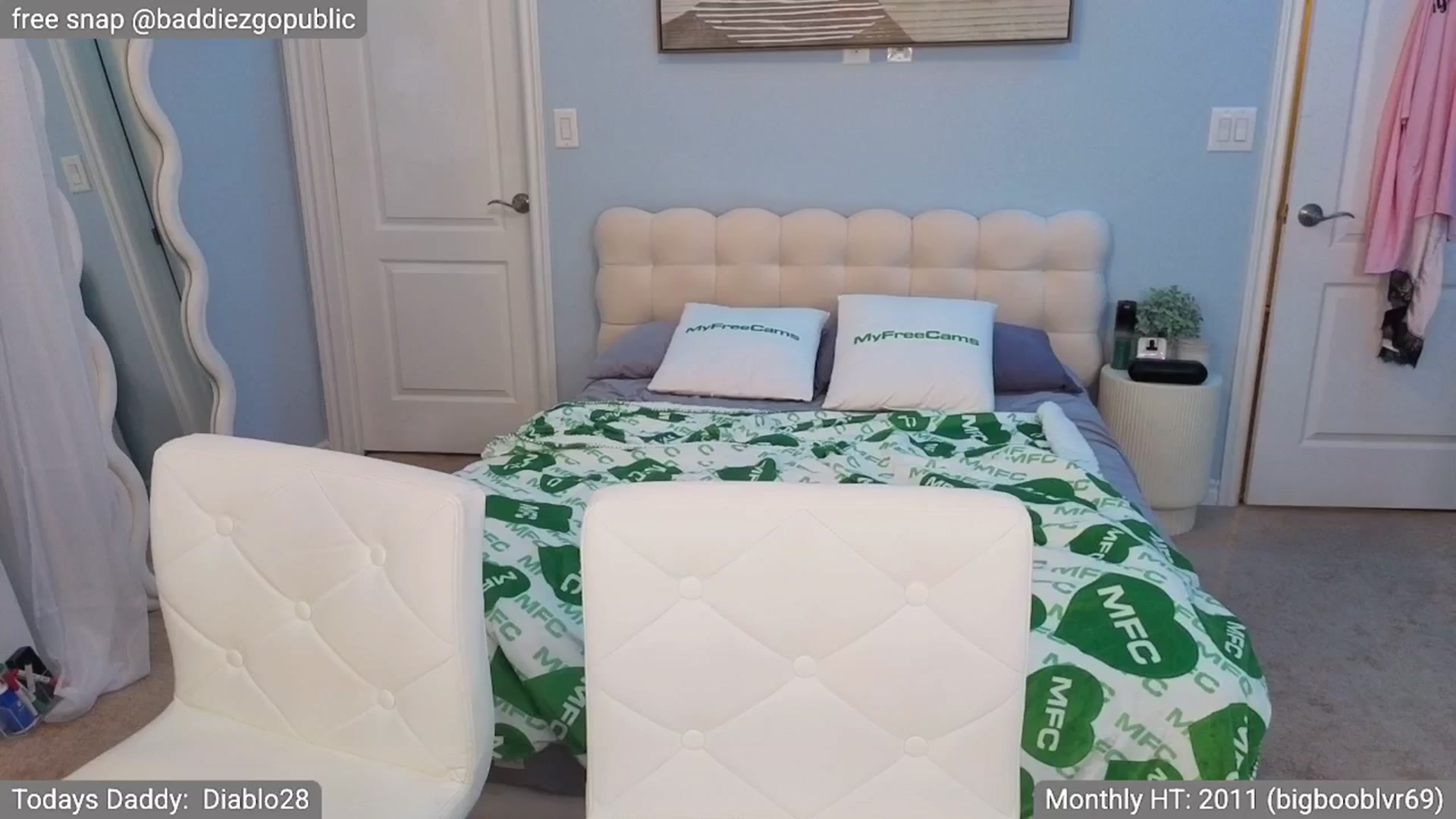 Gallery image thumbnail from VictoriaFox's myfreecams stream on, 04/30/2025, 07:52 image 18 of 20