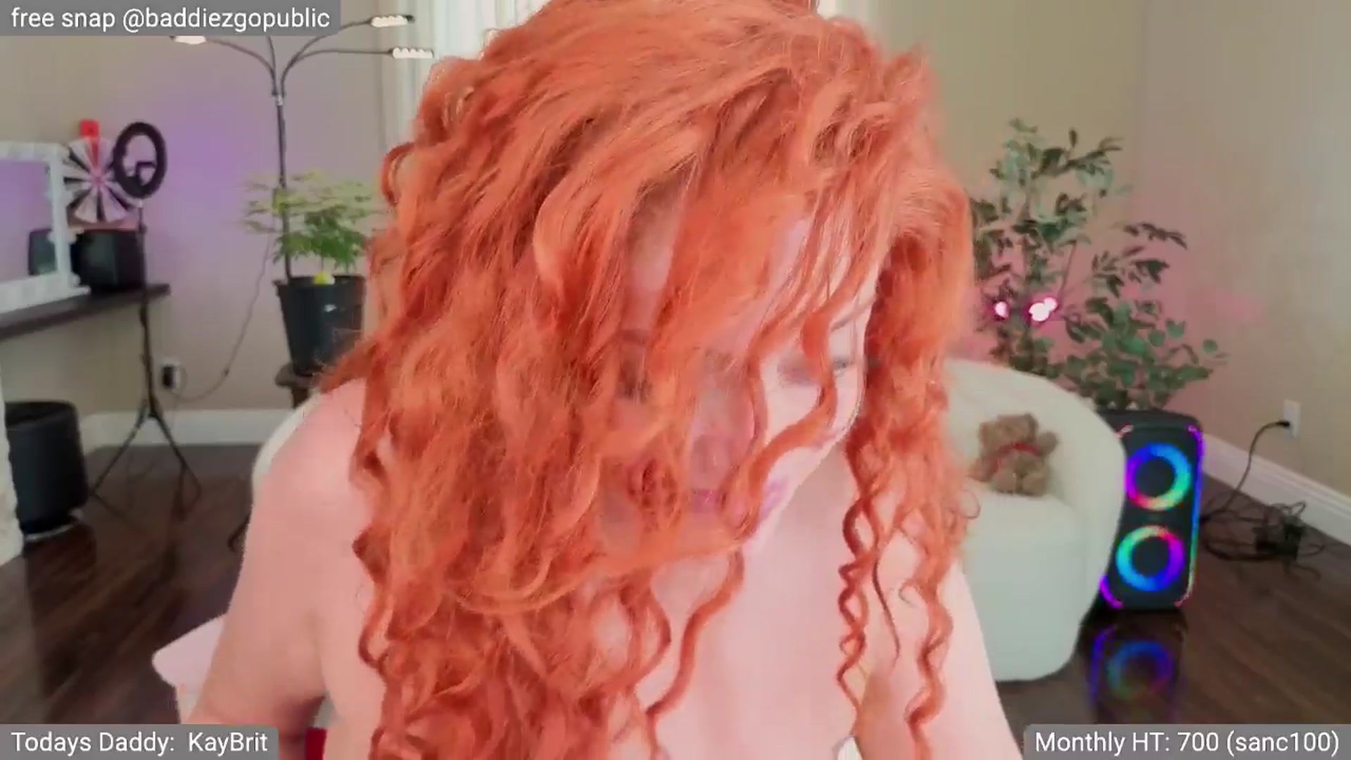 Gallery image thumbnail from VictoriaFox's myfreecams stream on, 05/05/2025, 01:08 image 6 of 20