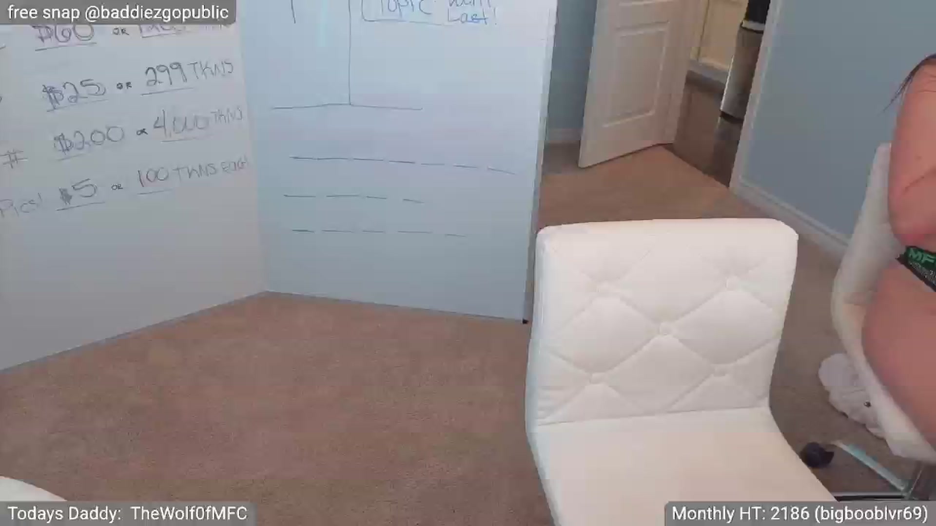 Gallery image thumbnail from VictoriaFox's myfreecams stream on, 05/11/2025, 14:18 image 18 of 20