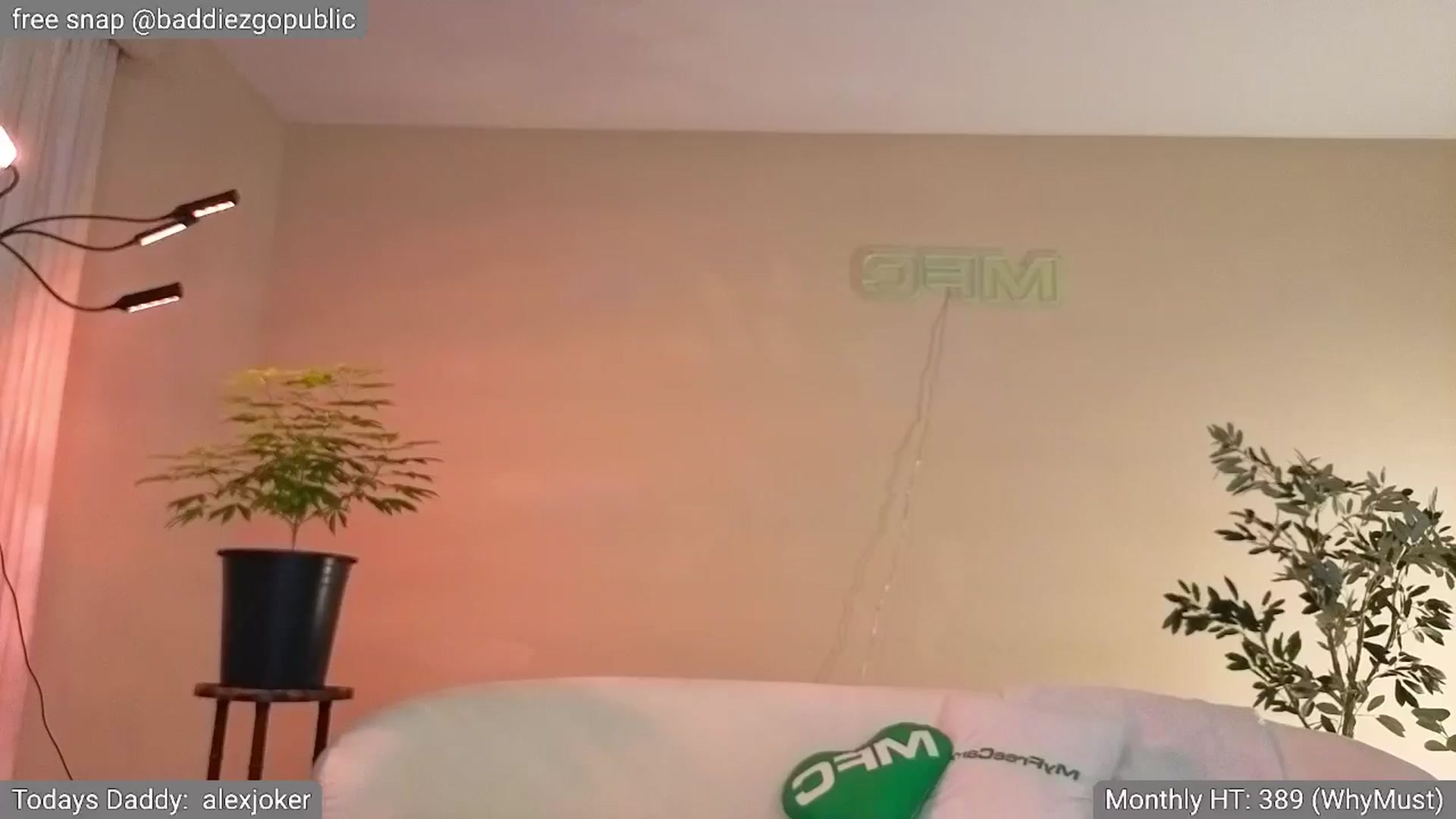 Gallery image thumbnail from VictoriaFox's myfreecams stream on, 06/02/2025, 08:36 image 10 of 20