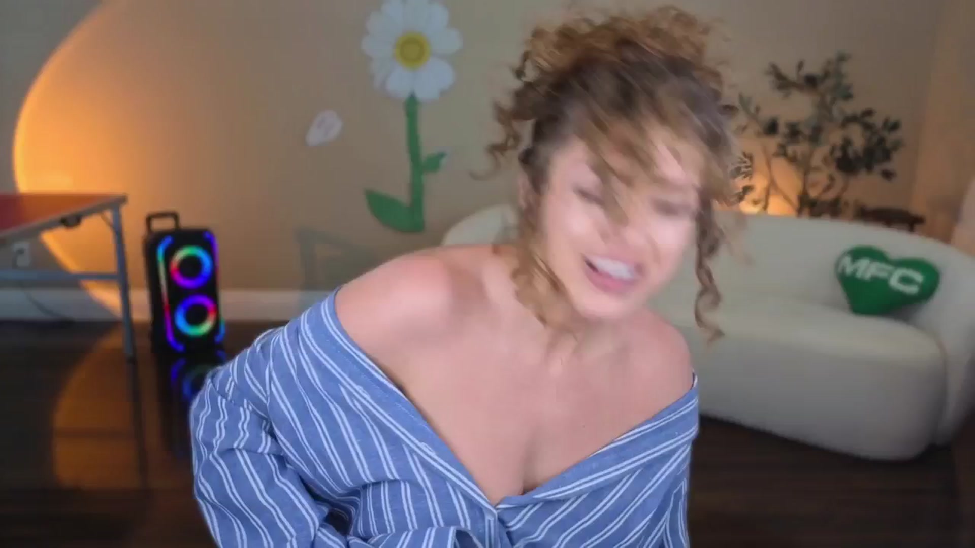 Gallery image thumbnail from VictoriaFox's myfreecams stream on, 07/20/2025, 20:05 image 2 of 20
