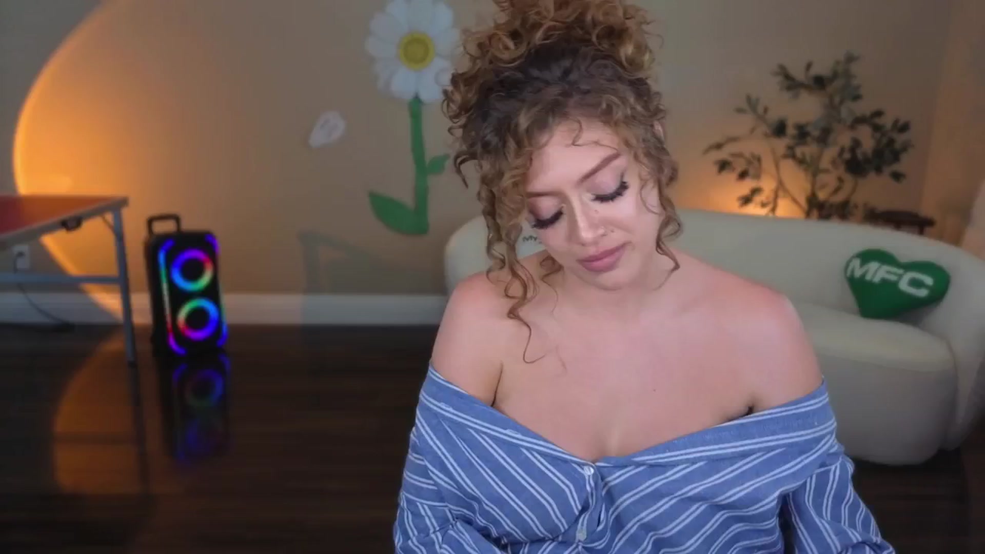 Gallery image thumbnail from VictoriaFox's myfreecams stream on, 07/20/2025, 20:05 image 5 of 20
