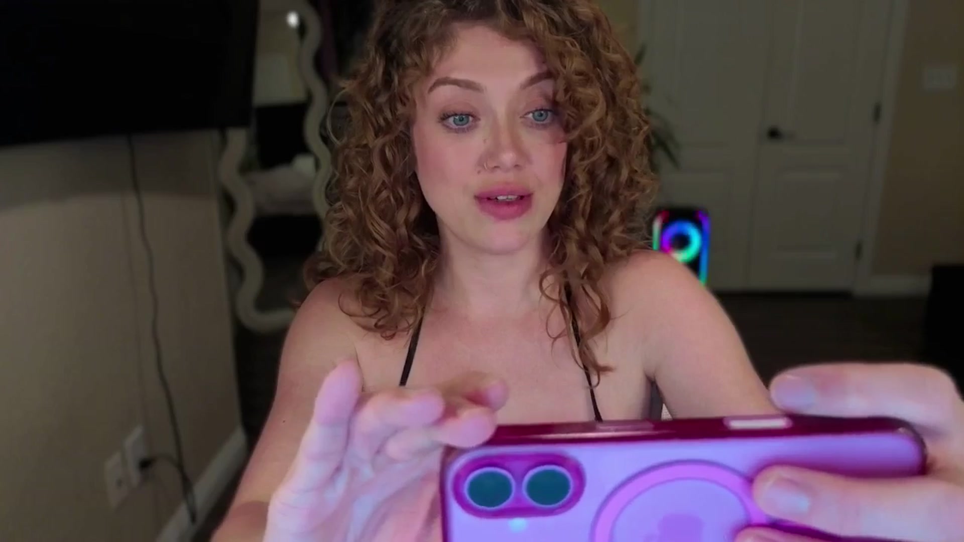 Gallery image thumbnail from VictoriaFox's myfreecams stream on, 08/25/2025, 08:32 image 14 of 20