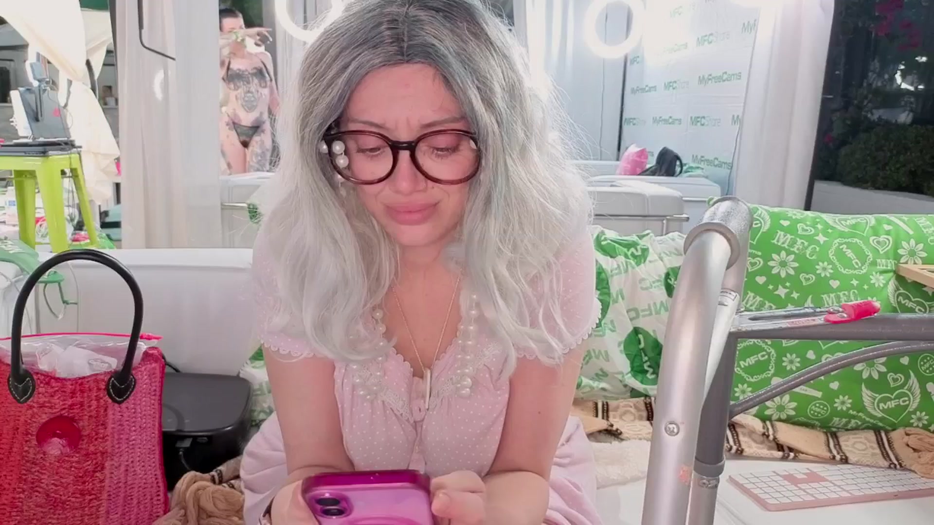 Gallery image thumbnail from VictoriaFox's myfreecams stream on, 10/08/2025, 01:47 image 10 of 20
