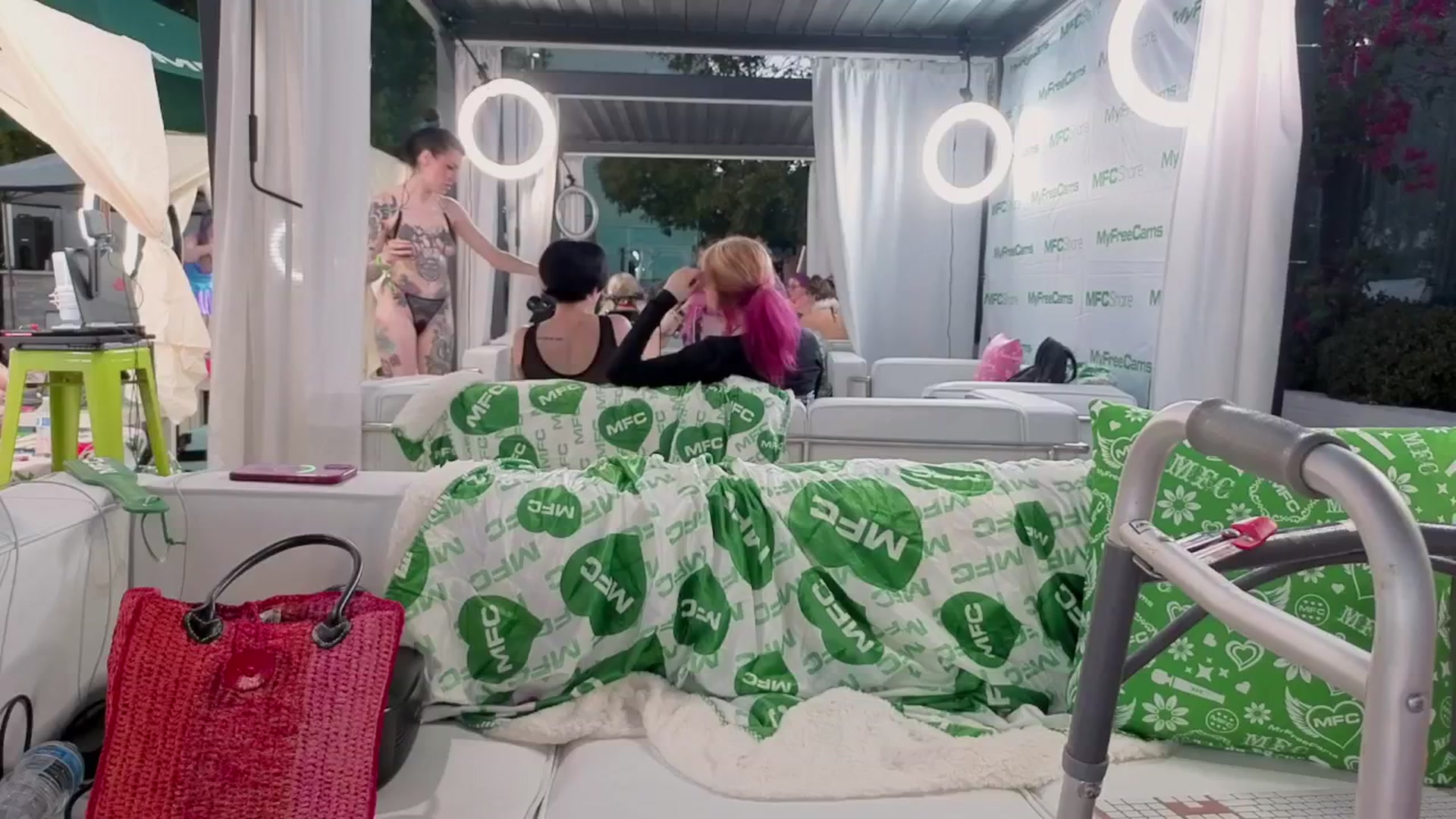Gallery image thumbnail from VictoriaFox's myfreecams stream on, 10/08/2025, 01:47 image 3 of 20