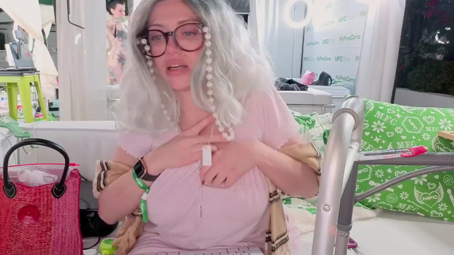 Gallery image thumbnail from VictoriaFox's myfreecams stream on, 10/08/2025, 01:47 image 18 of 20