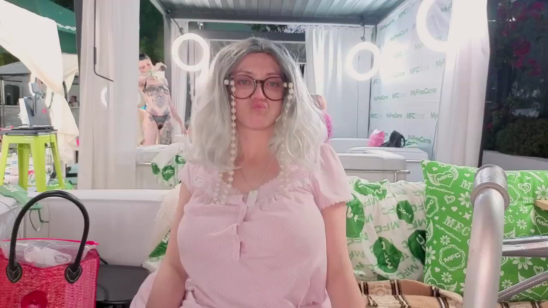Gallery image thumbnail from VictoriaFox's myfreecams stream on, 10/08/2025, 01:47 image 9 of 20