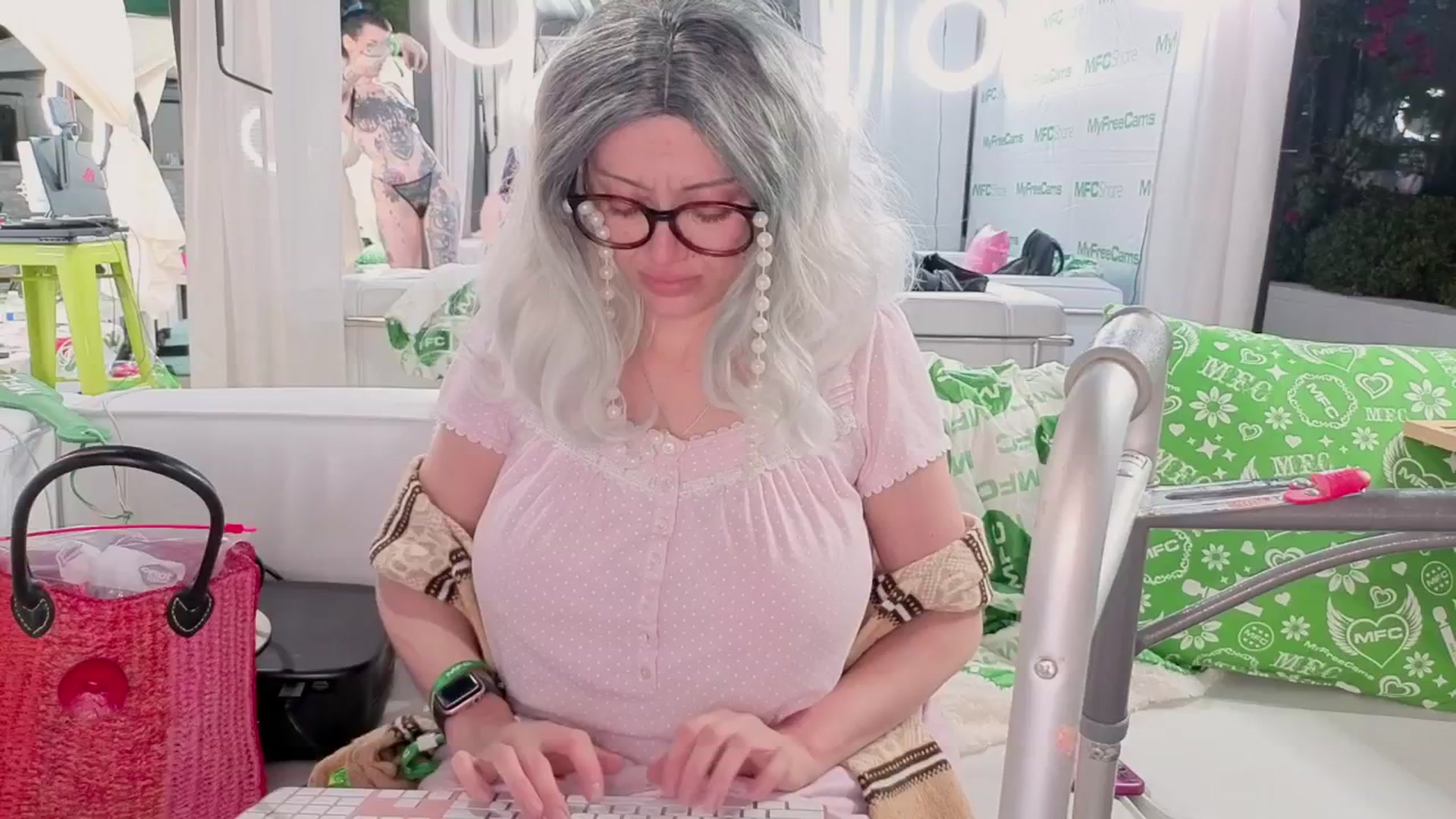 Gallery image thumbnail from VictoriaFox's myfreecams stream on, 10/08/2025, 01:47 image 19 of 20