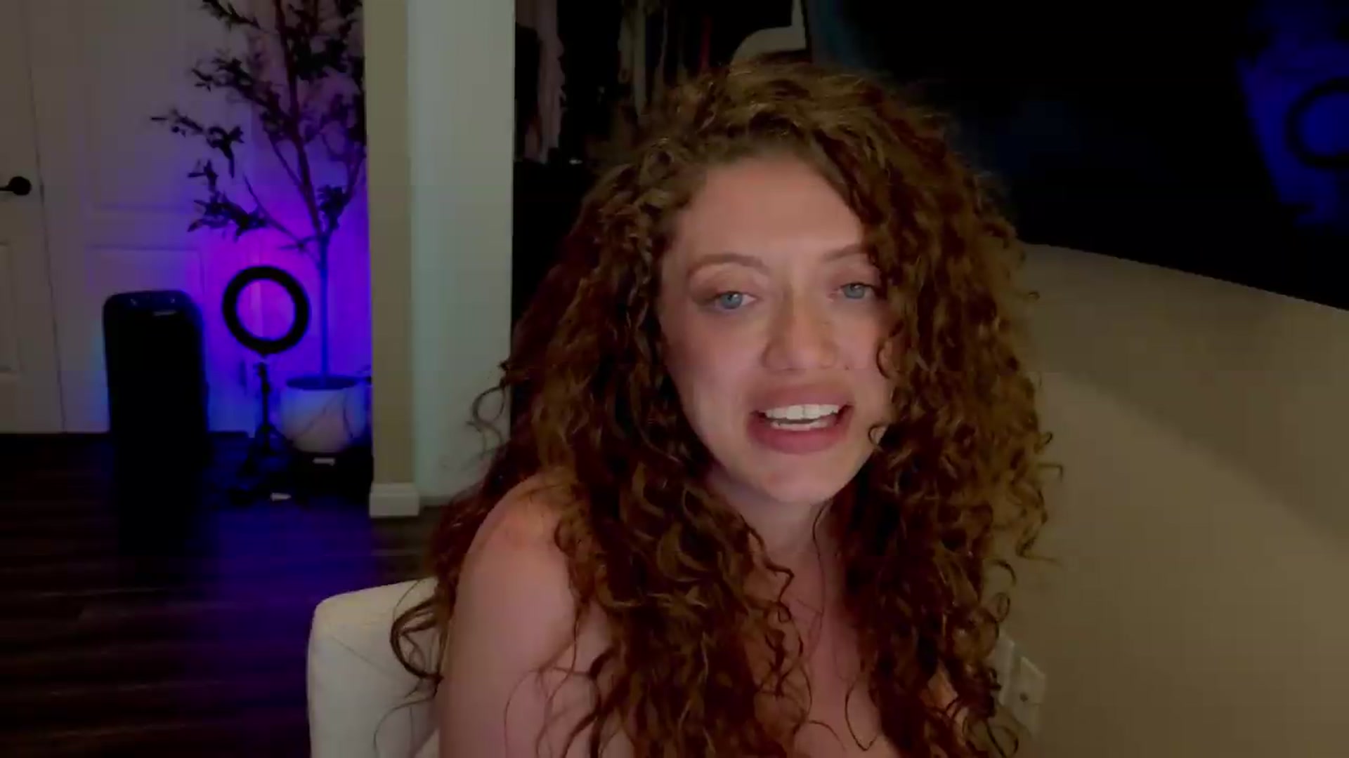 Gallery image thumbnail from VictoriaFox's myfreecams stream on, 05/04/2026, 07:01 image 19 of 20