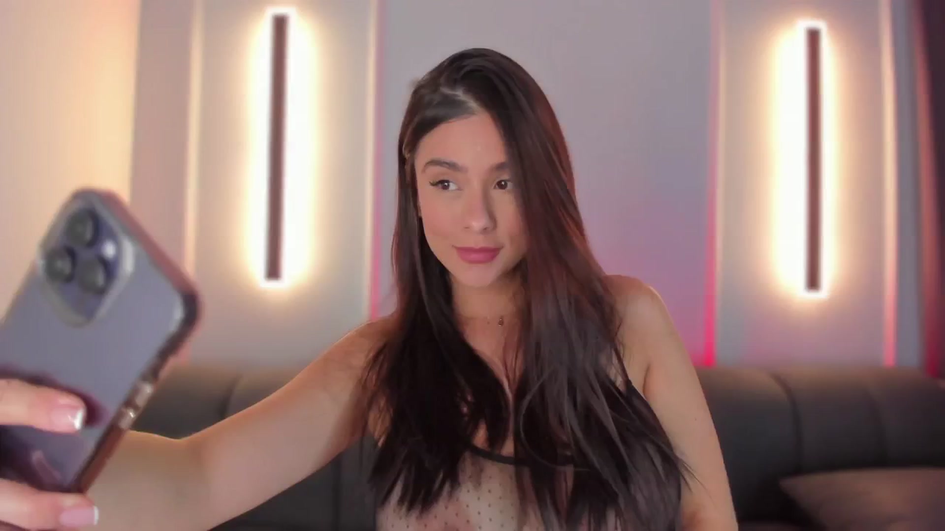 Gallery image thumbnail from VictoriaMilan's myfreecams stream on, 10/09/2024, 17:36 image 5 of 20