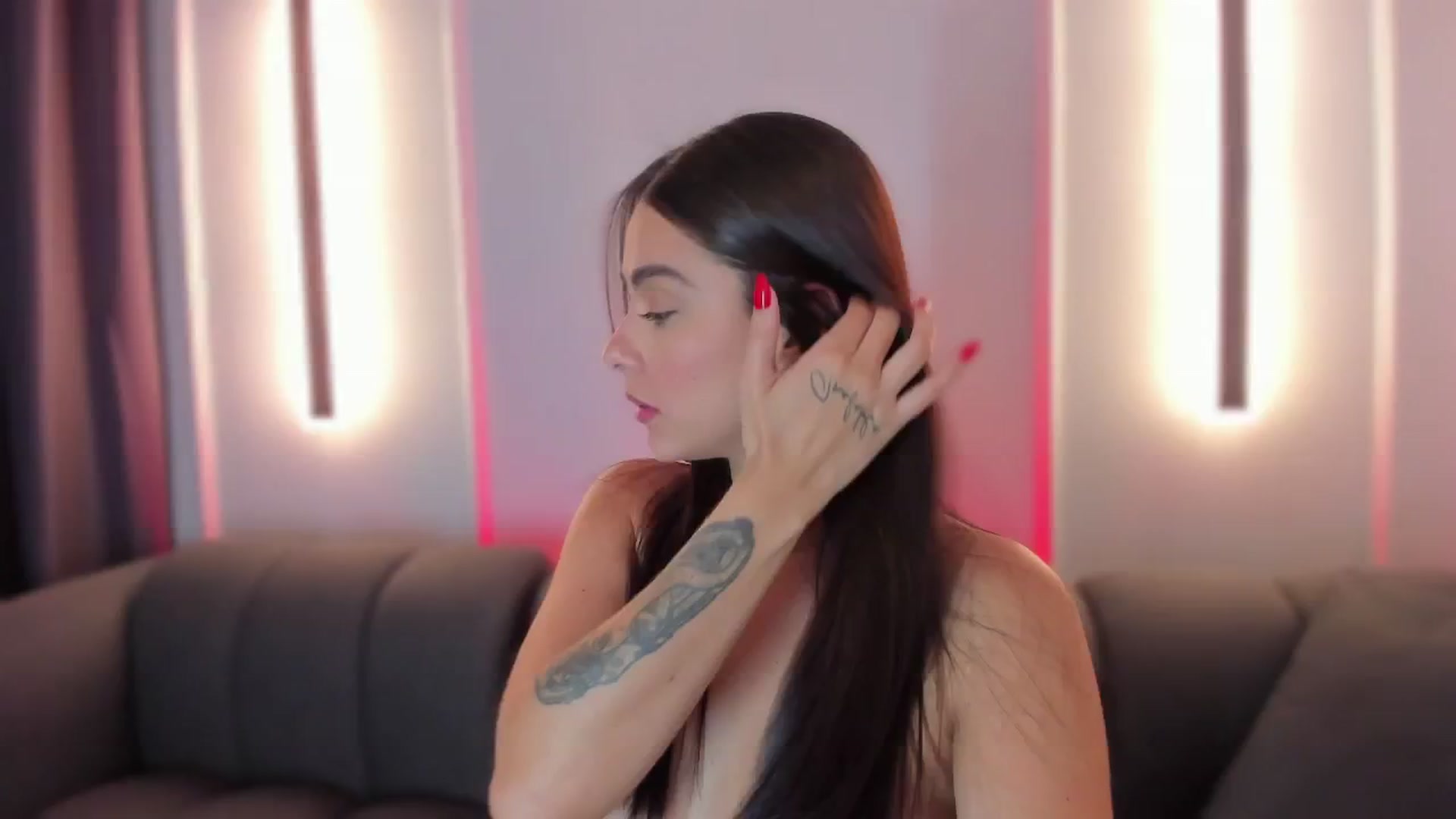 Gallery image thumbnail from VictoriaMilan's myfreecams stream on, 10/24/2024, 16:23 image 1 of 20