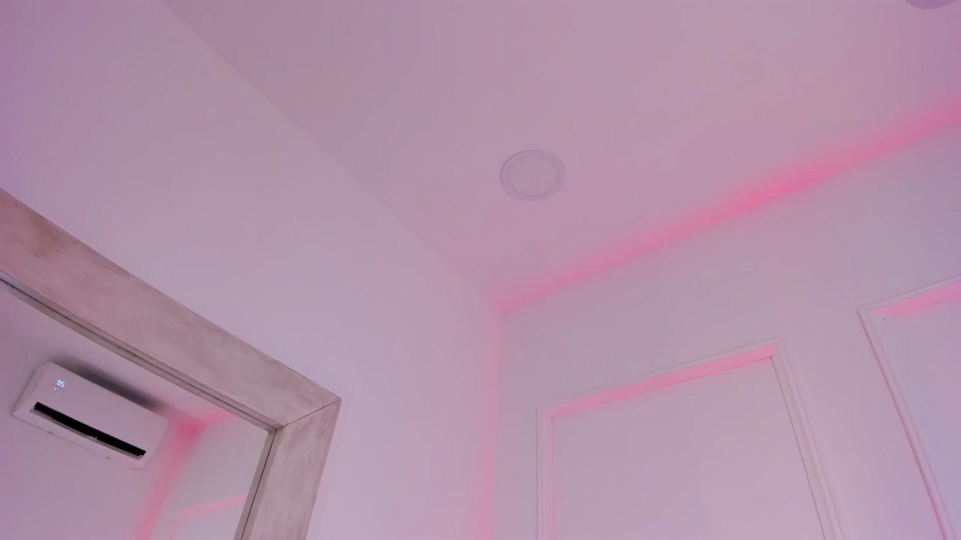 Gallery image thumbnail from VictoriaMilan's myfreecams stream on, 10/29/2024, 17:52 image 6 of 20