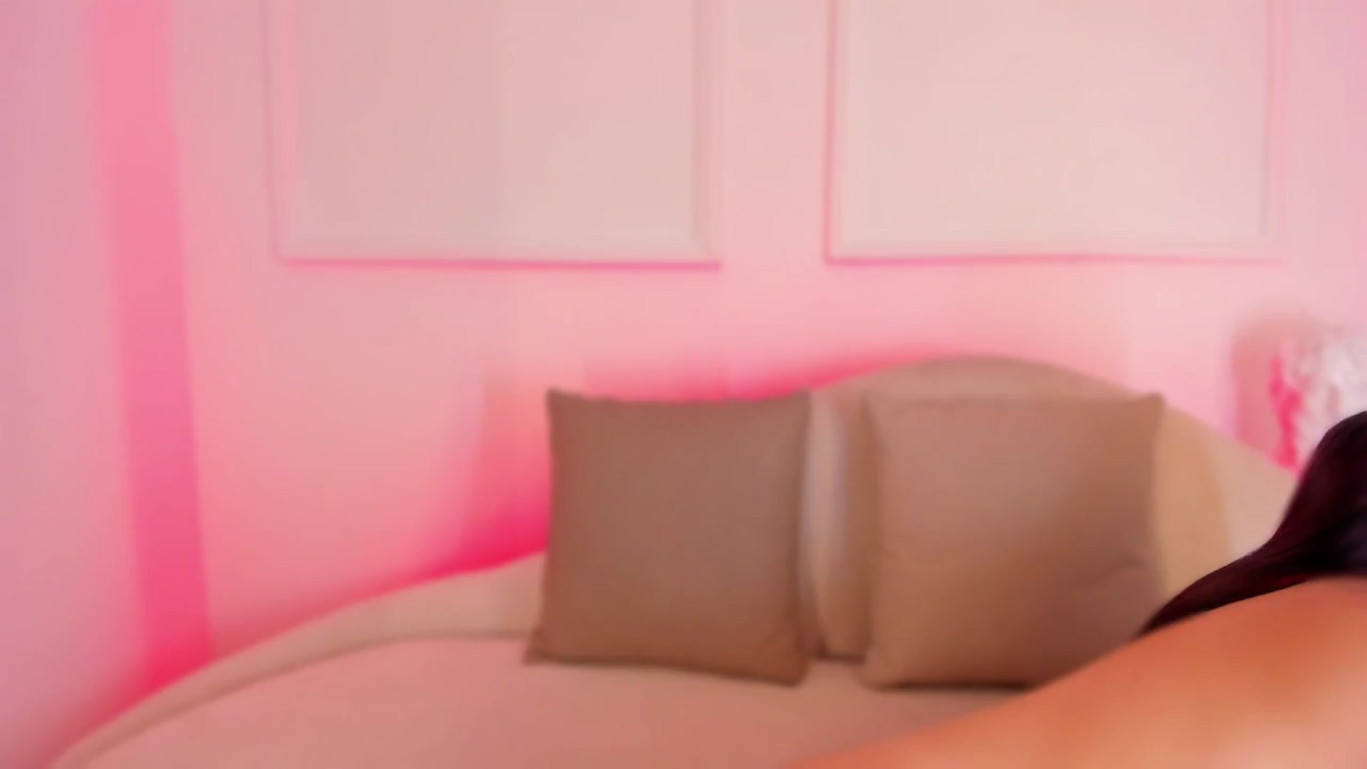 Gallery image thumbnail from VictoriaMilan's myfreecams stream on, 11/01/2024, 16:40 image 19 of 20