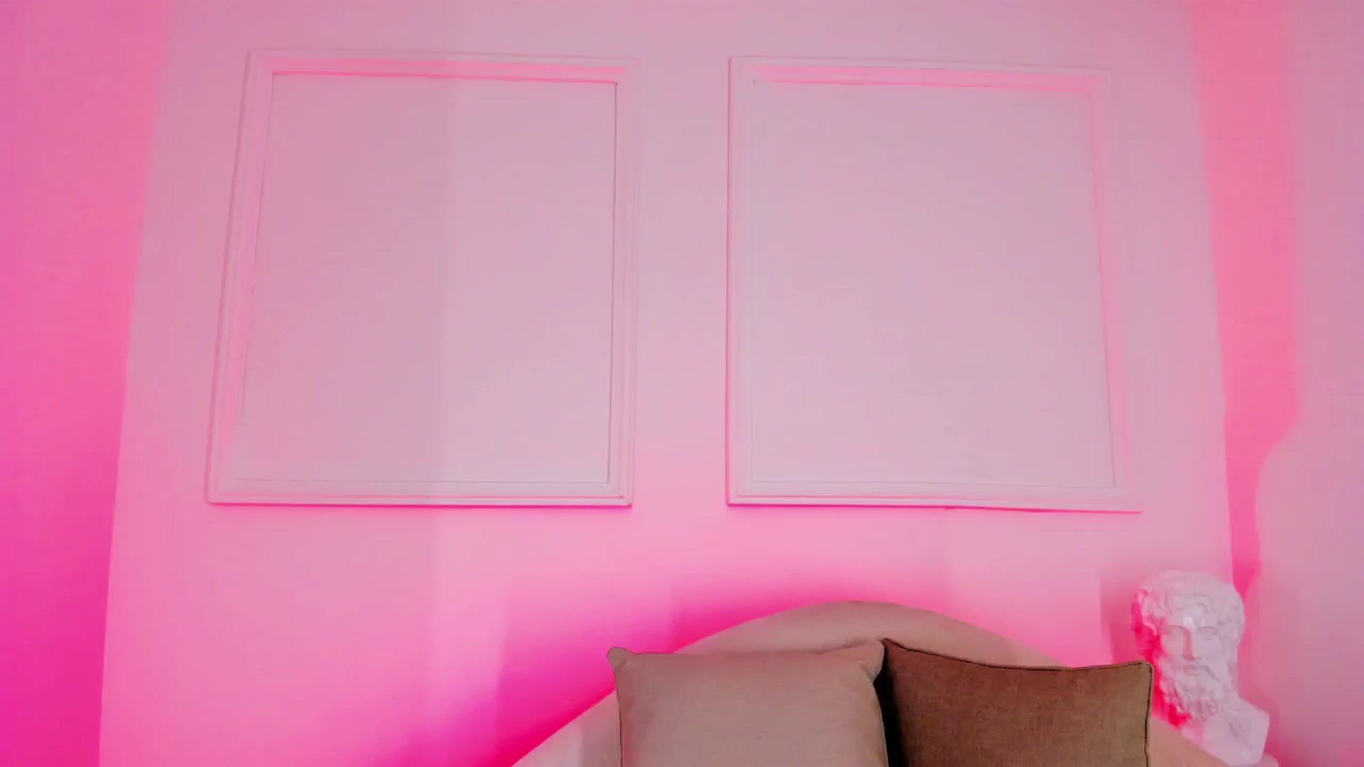 Gallery image thumbnail from VictoriaMilan's myfreecams stream on, 11/06/2024, 13:43 image 17 of 20