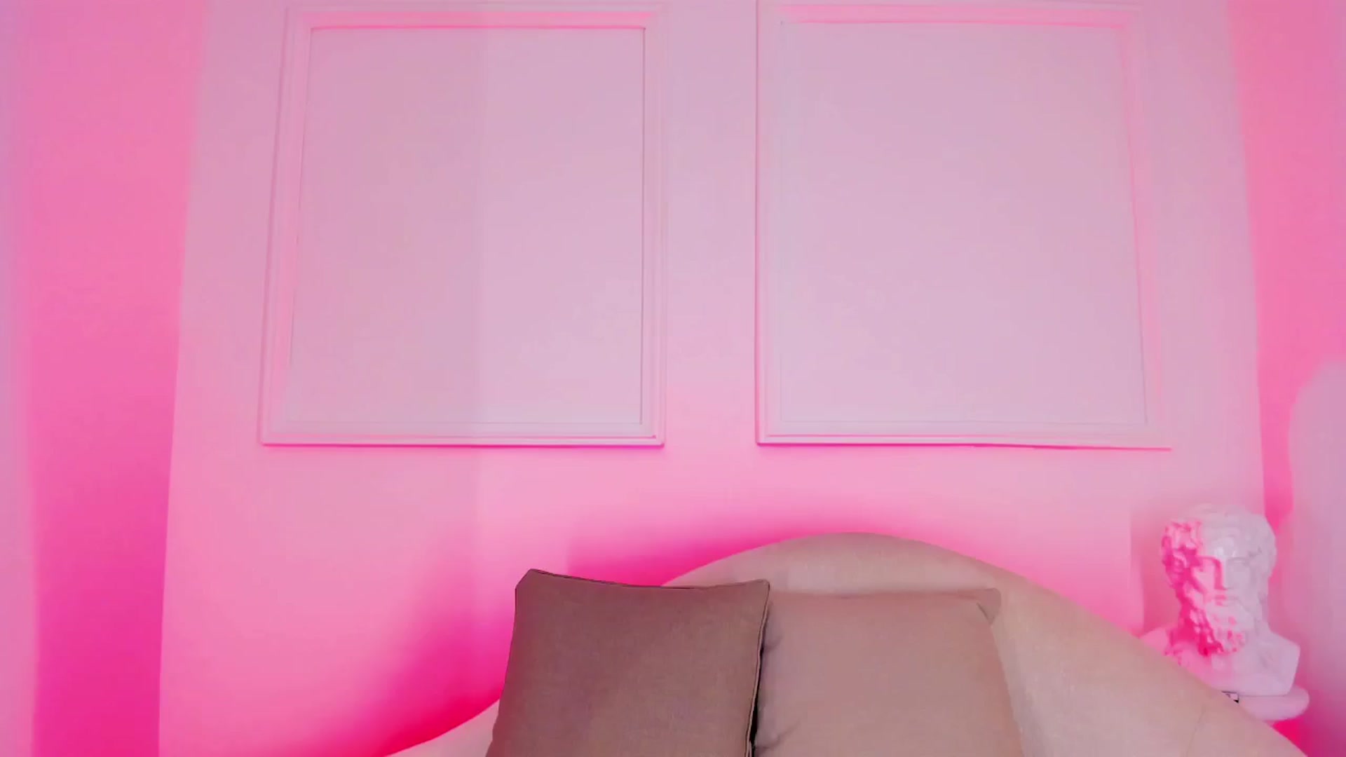 Gallery image thumbnail from VictoriaMilan's myfreecams stream on, 11/06/2024, 15:53 image 8 of 20