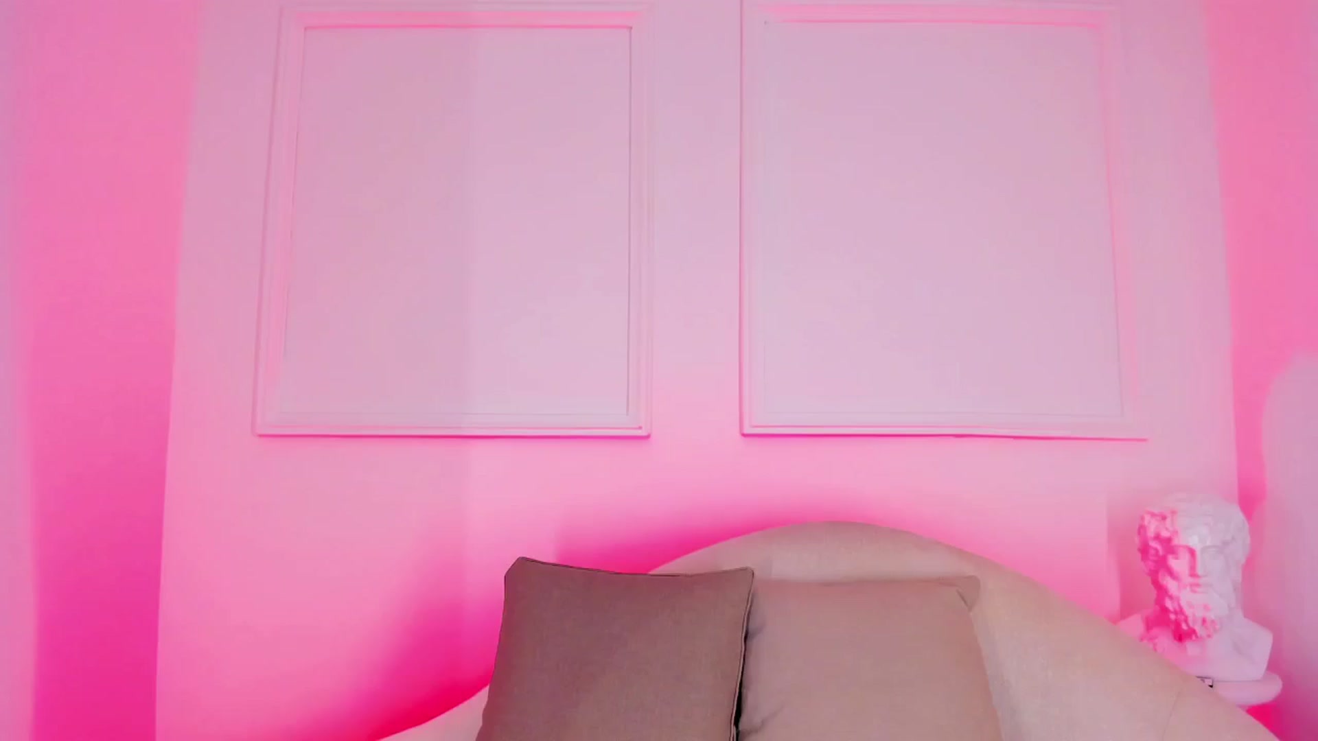 Gallery image thumbnail from VictoriaMilan's myfreecams stream on, 11/06/2024, 15:53 image 9 of 20