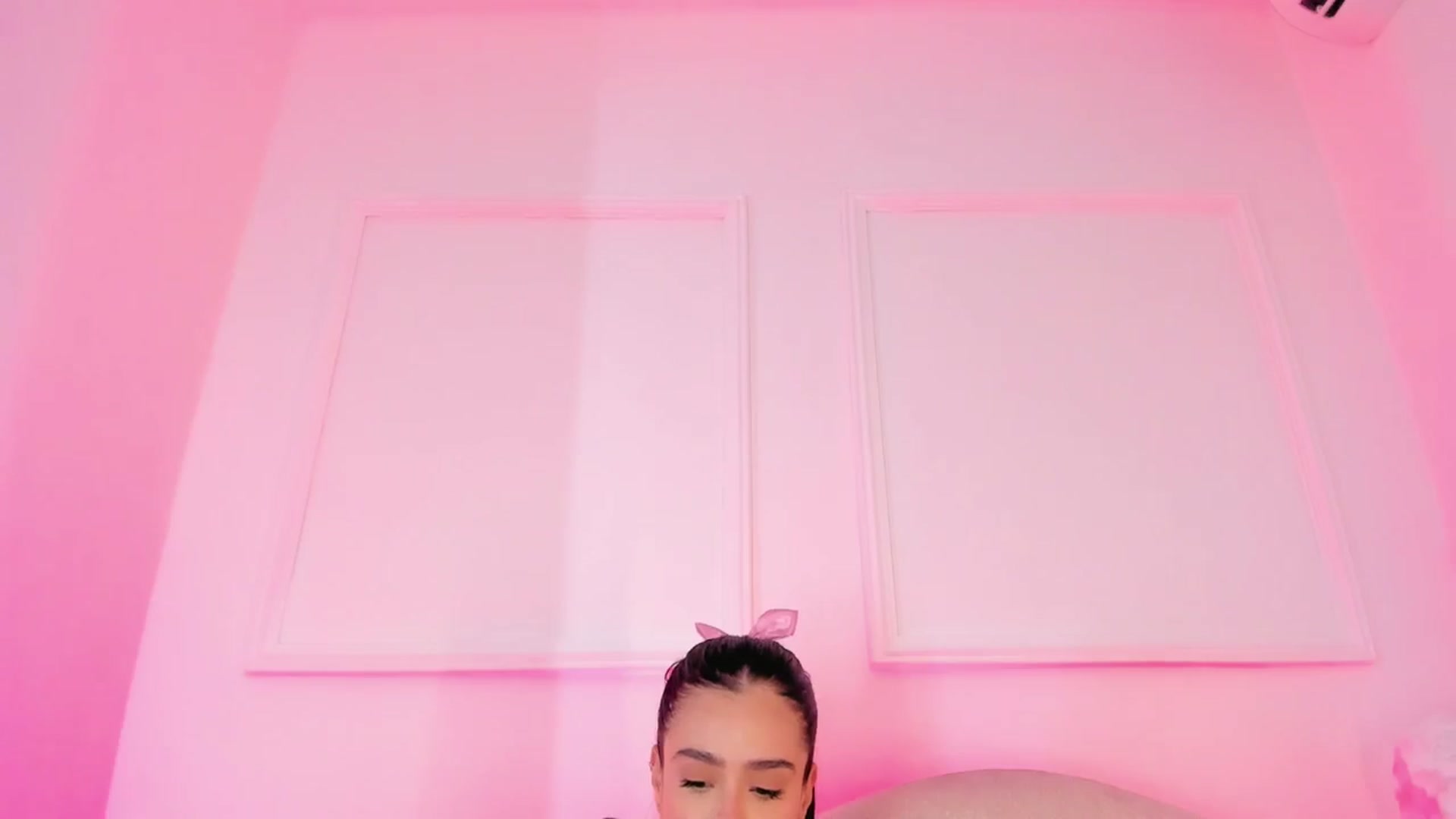 Gallery image thumbnail from VictoriaMilan's myfreecams stream on, 11/09/2024, 19:46 image 12 of 20
