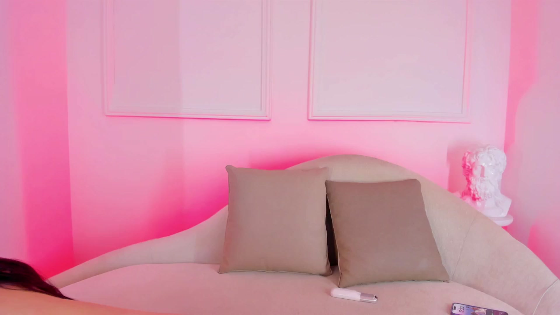 Gallery image thumbnail from VictoriaMilan's myfreecams stream on, 11/13/2024, 17:41 image 17 of 20