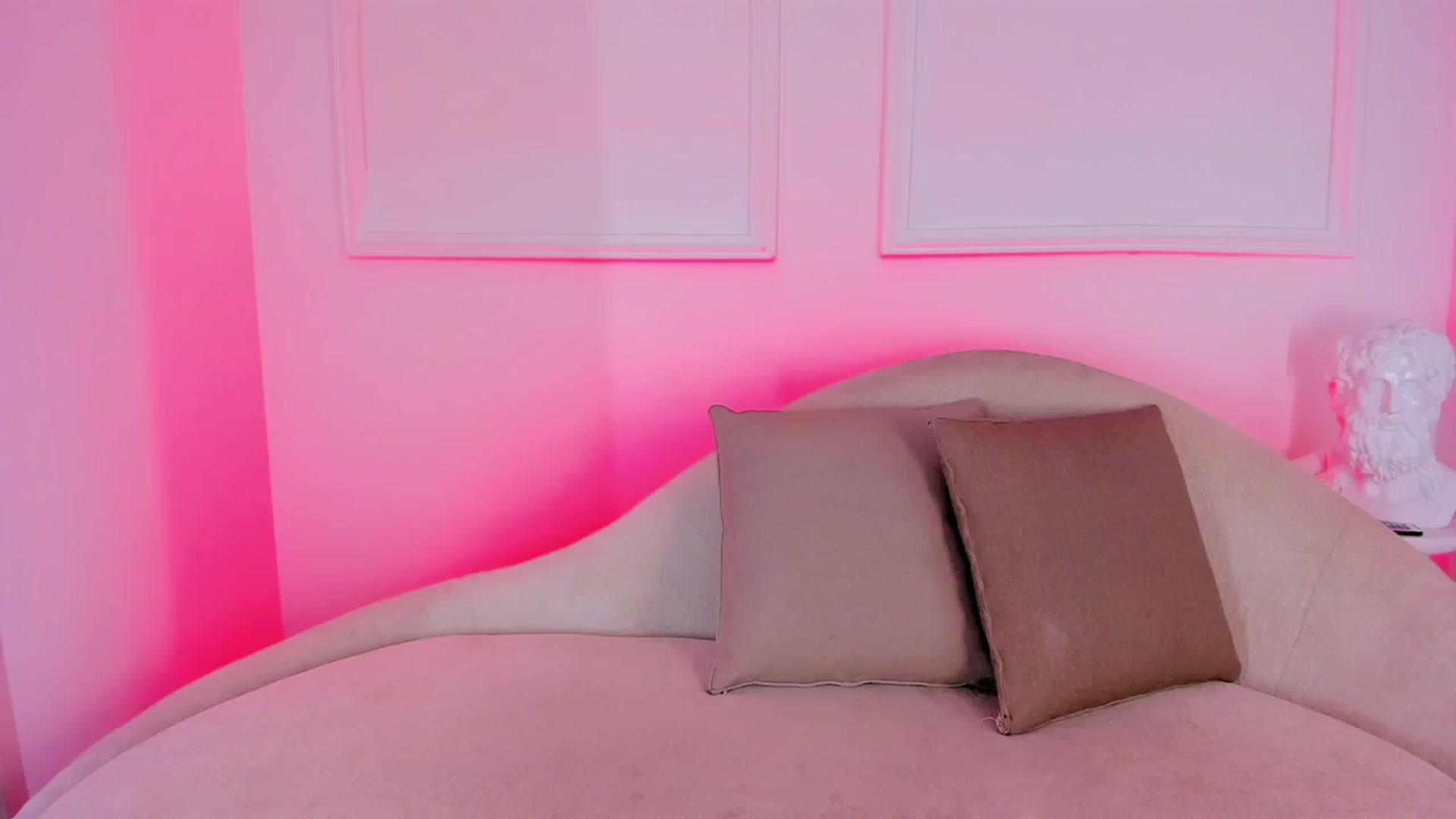 Gallery image thumbnail from VictoriaMilan's myfreecams stream on, 11/20/2024, 14:22 image 7 of 20
